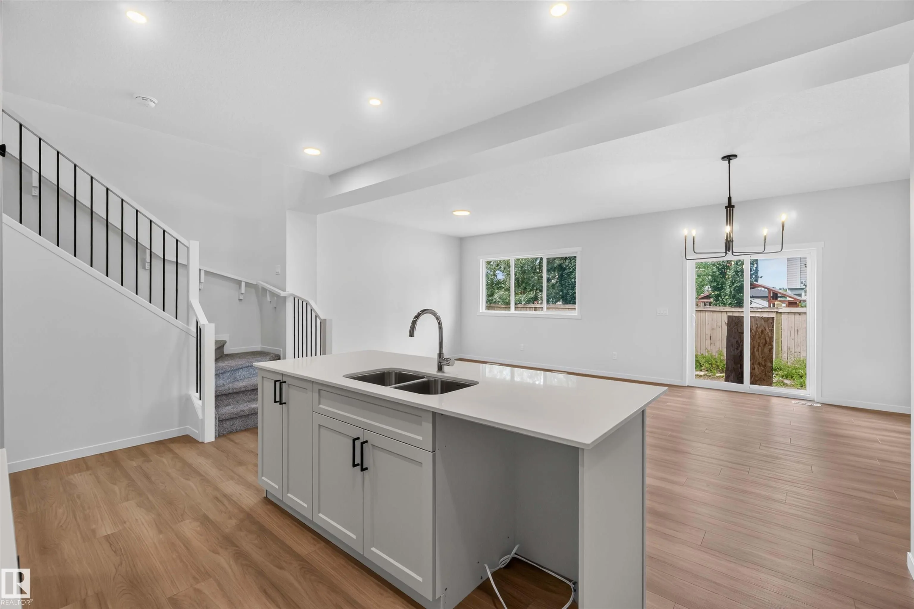 5 EMERSON Landing