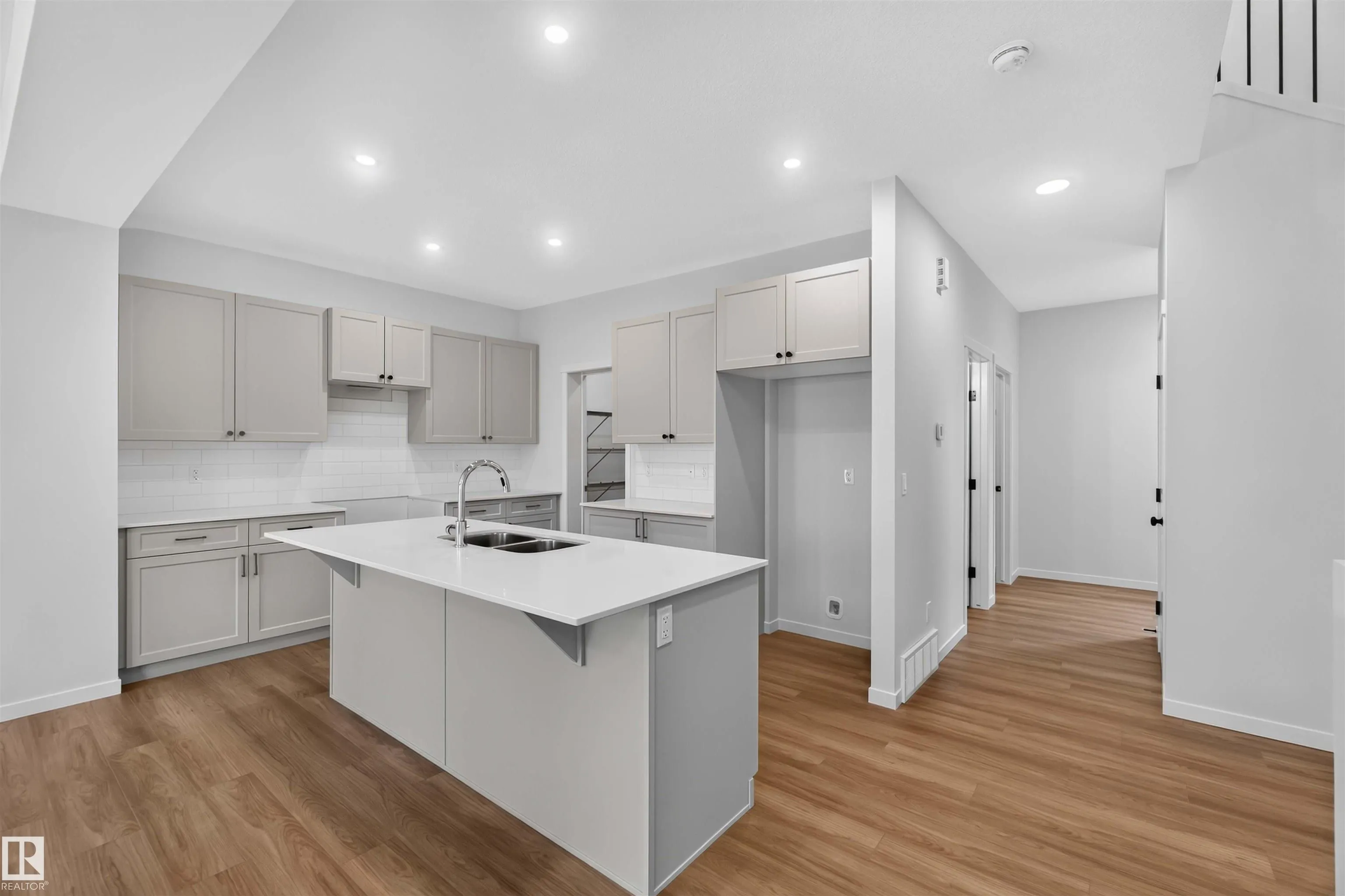 5 EMERSON Landing