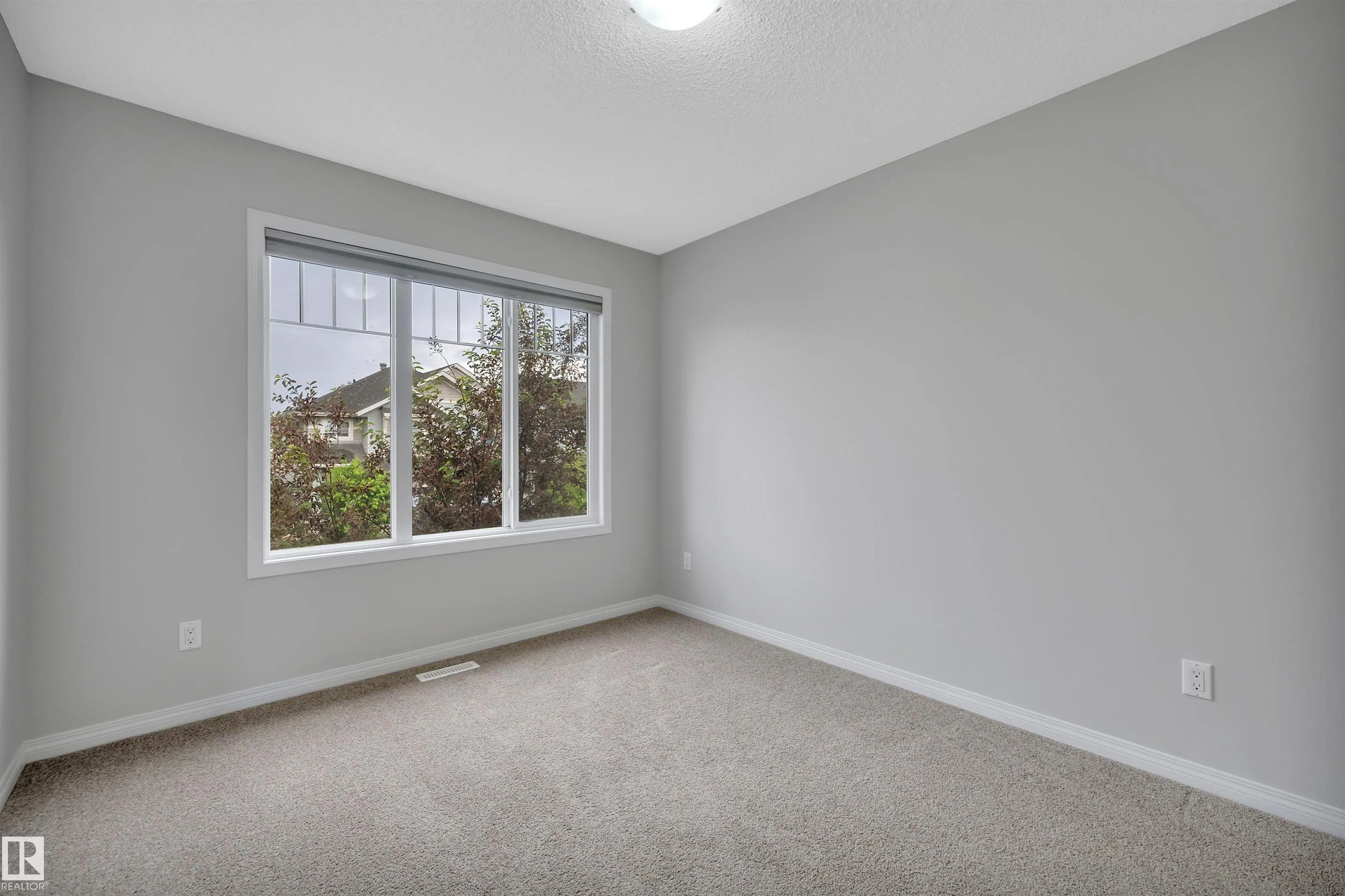 2801 Coughlan Green