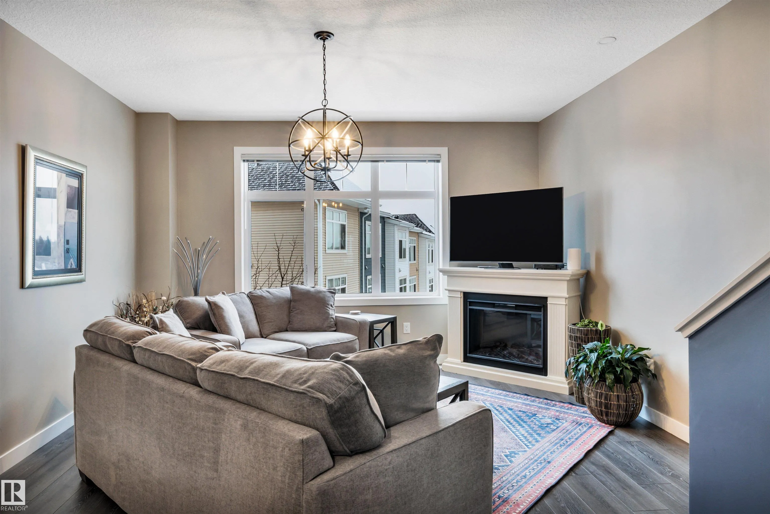 600 BELLEROSE Drive