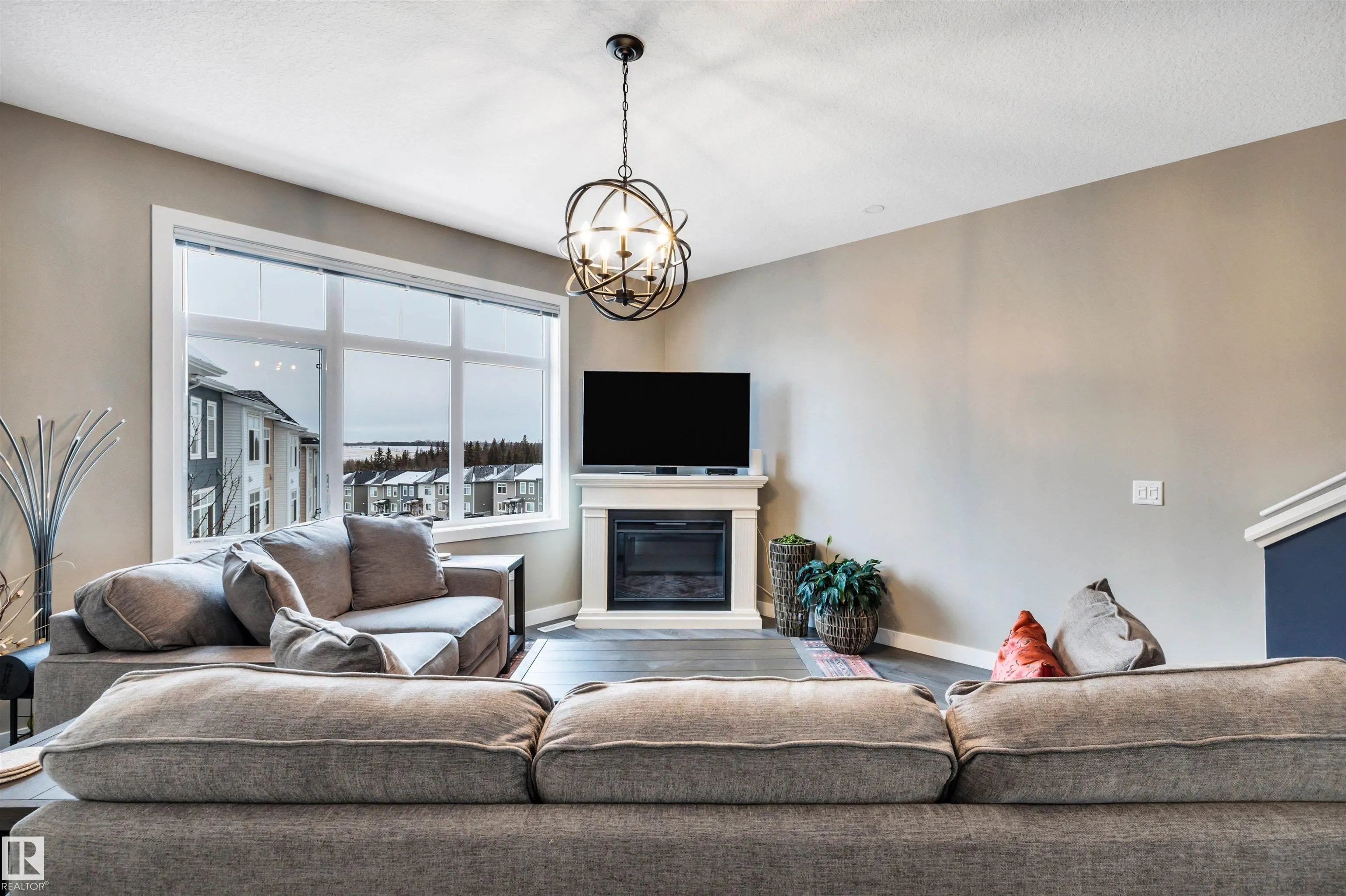 600 BELLEROSE Drive
