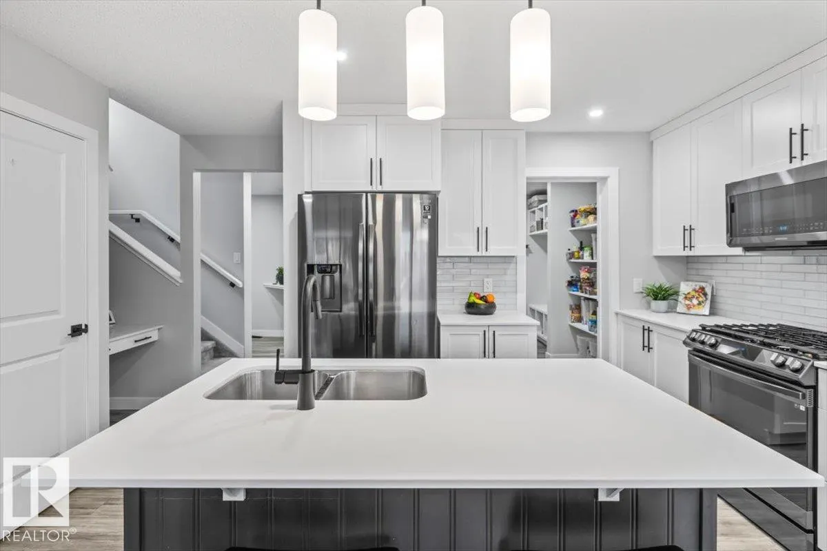 5120 LARK Crescent