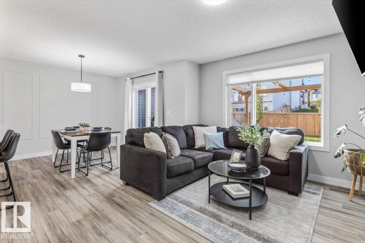 5120 LARK Crescent