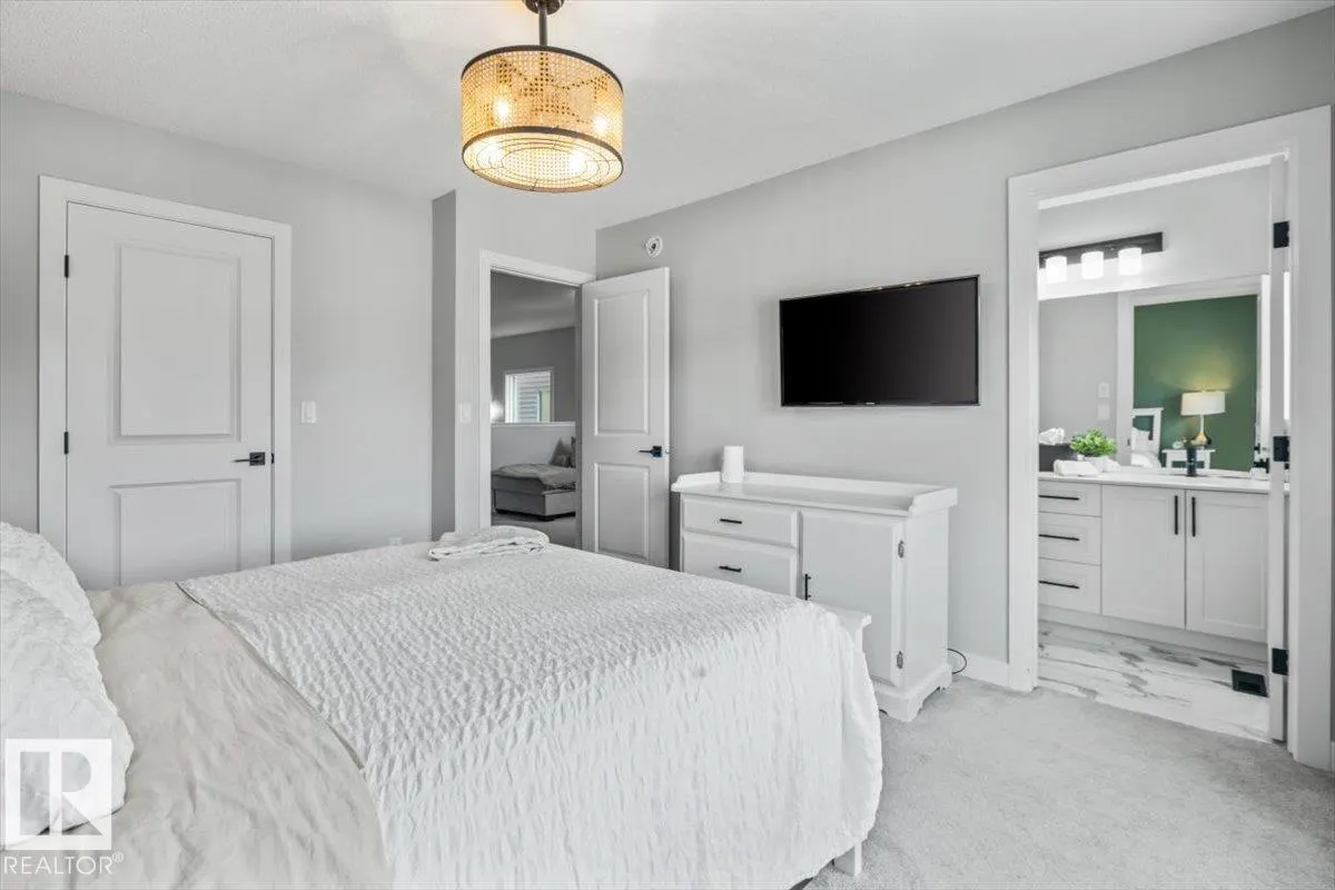 5120 LARK Crescent