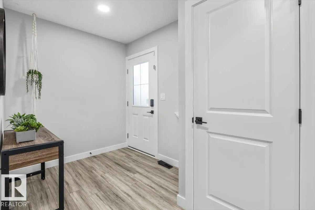 5120 LARK Crescent
