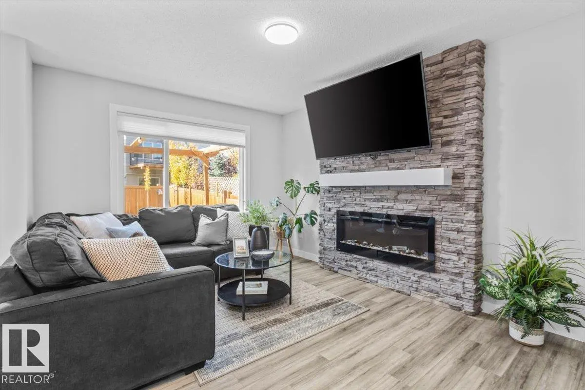 5120 LARK Crescent