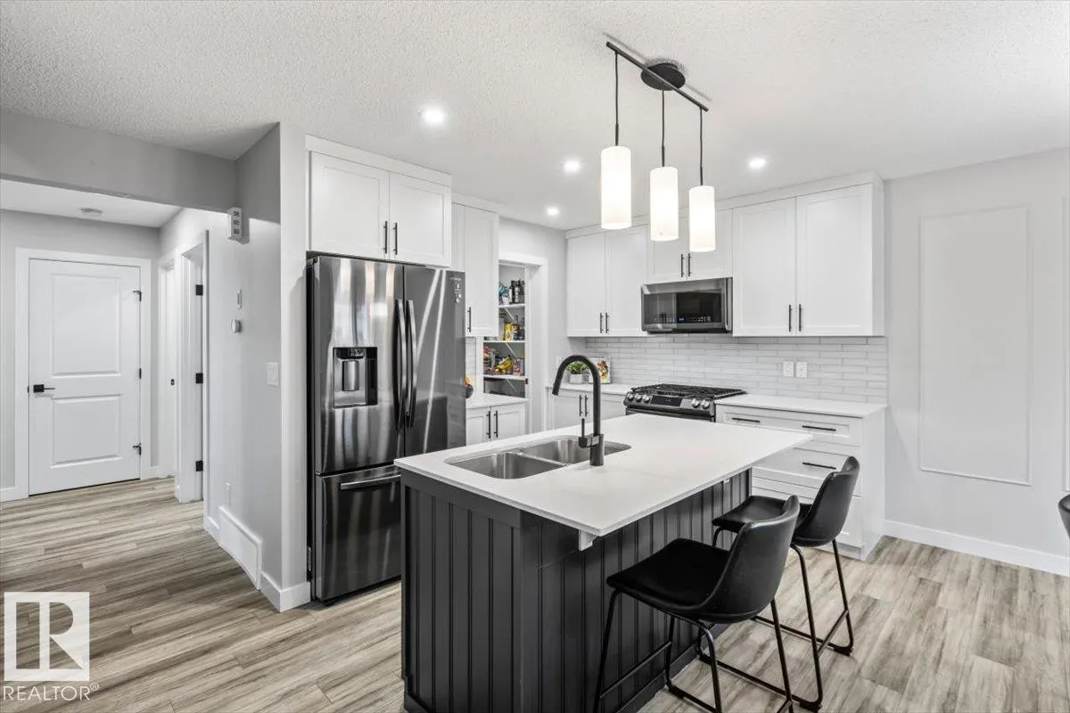 5120 LARK Crescent