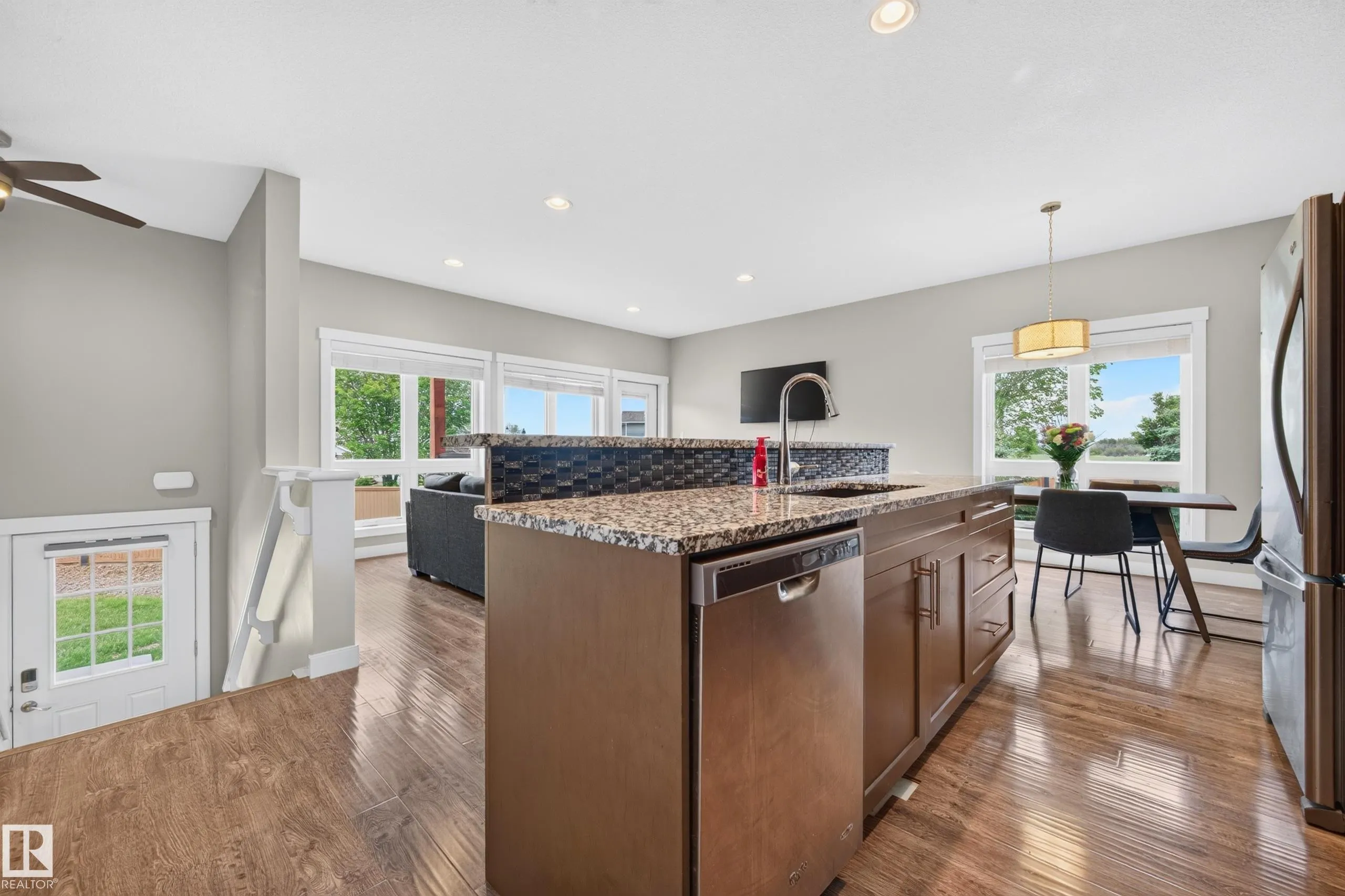 1602 GRAYBRIAR Green