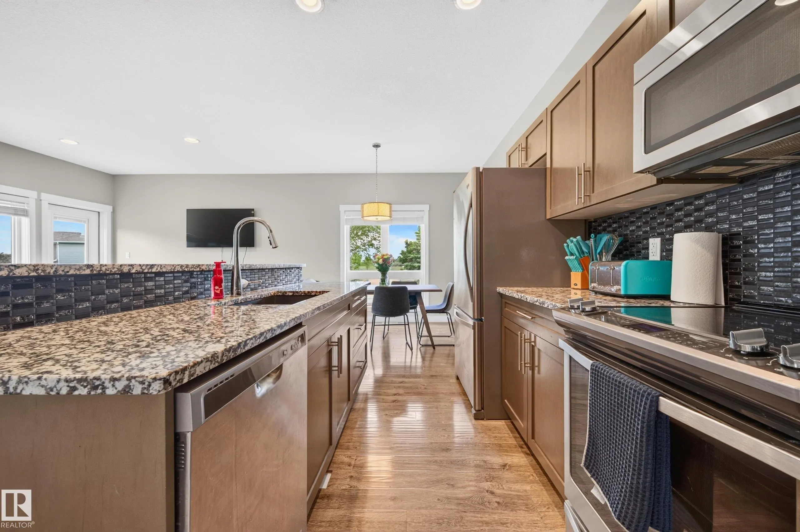 1602 GRAYBRIAR Green