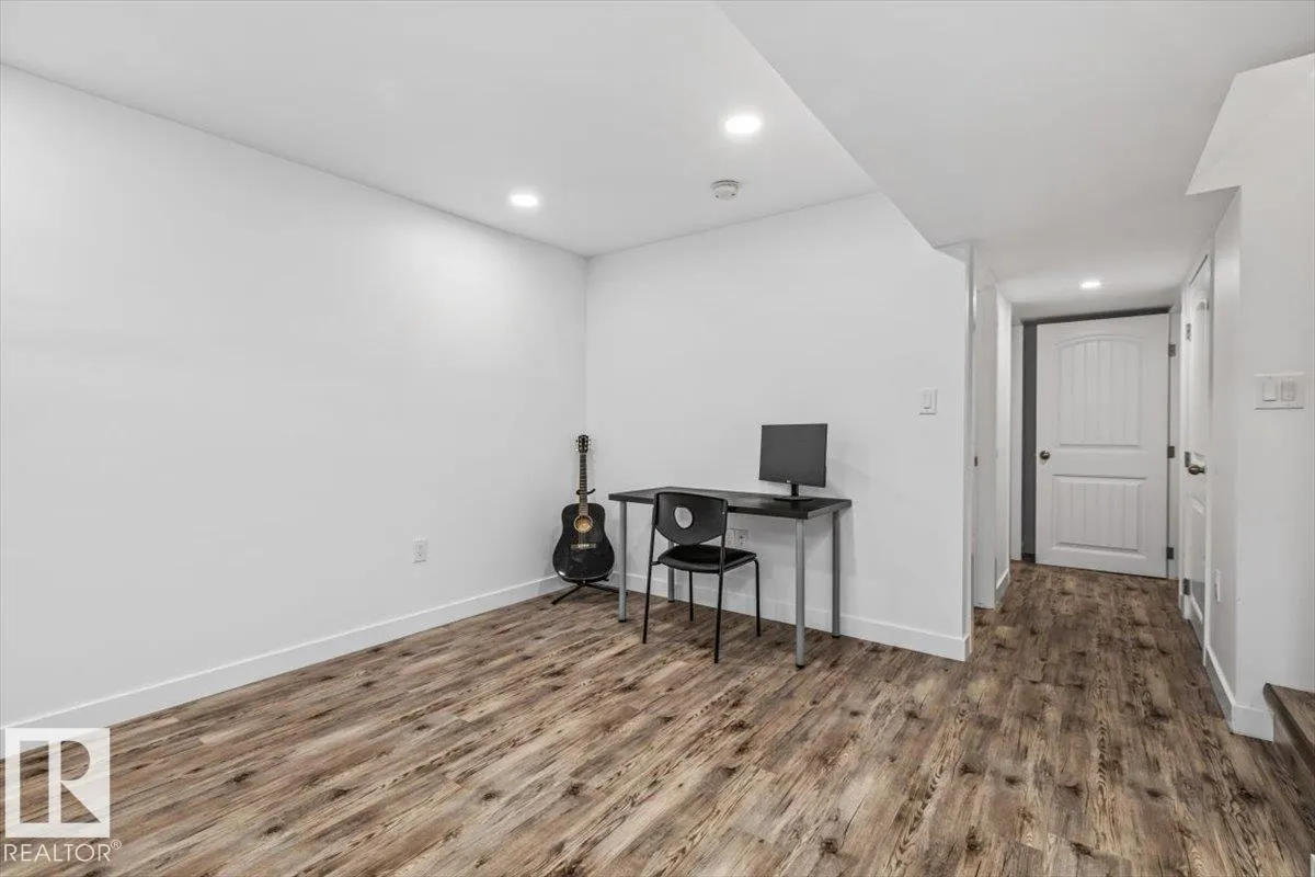 3122 ARTHURS Crescent