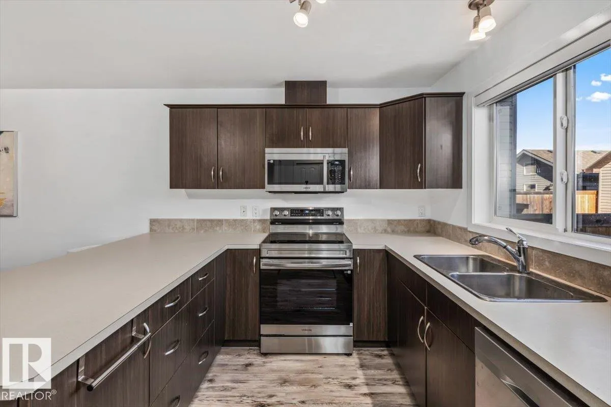 3122 ARTHURS Crescent