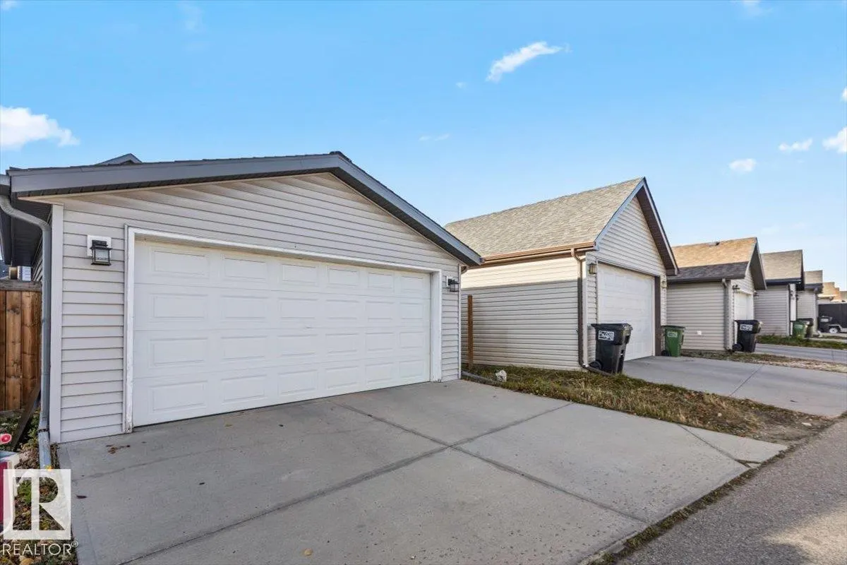 3122 ARTHURS Crescent