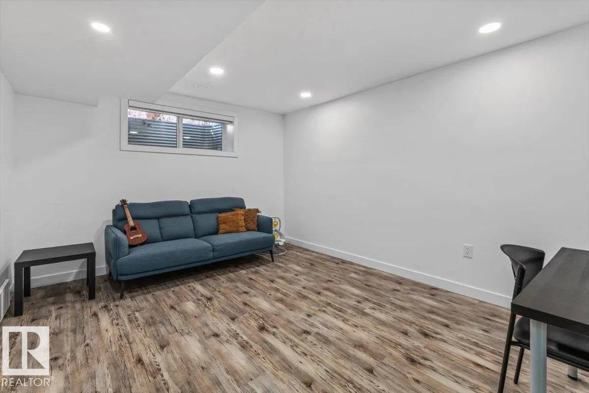 3122 ARTHURS Crescent