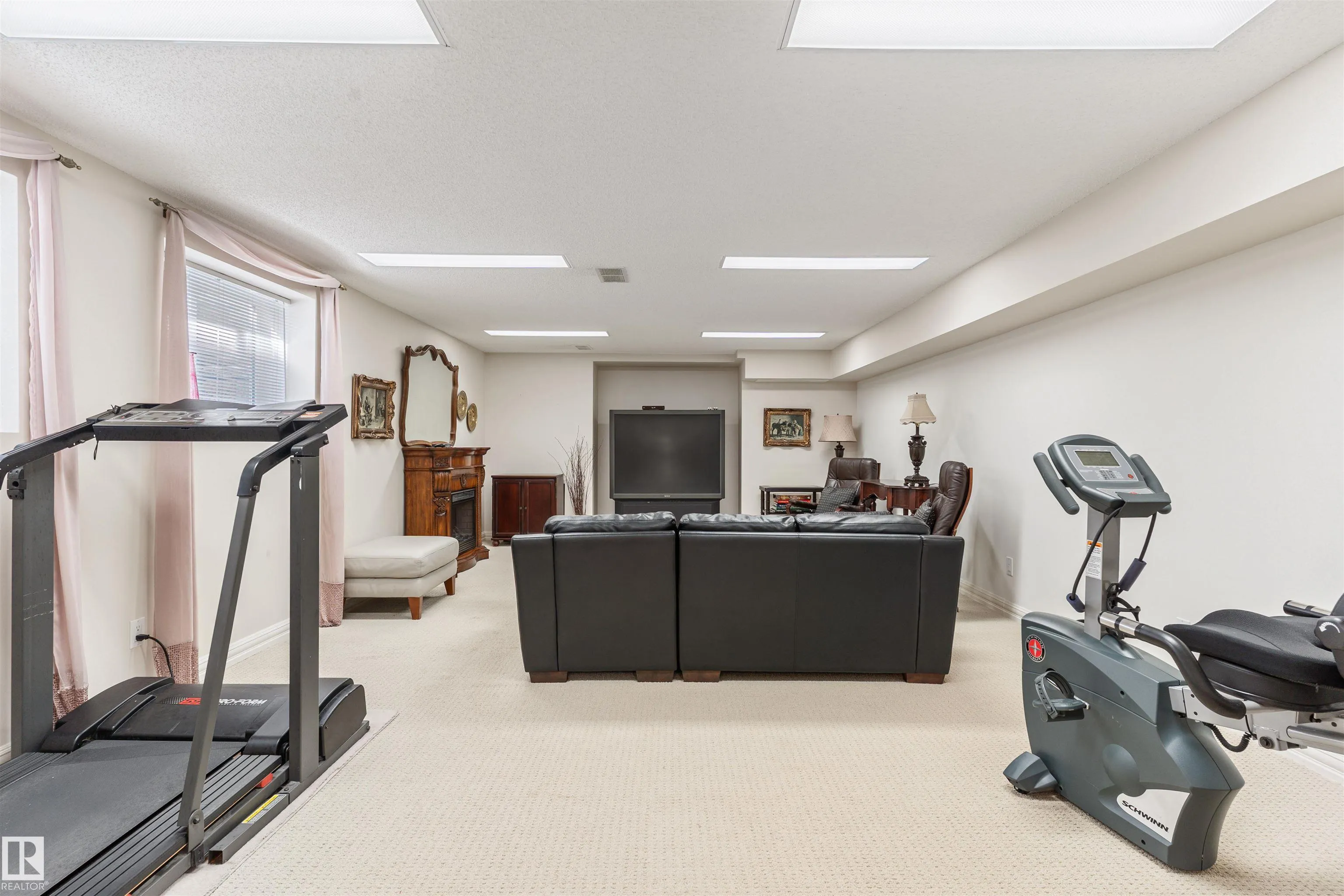 7 QUESNELL Crescent