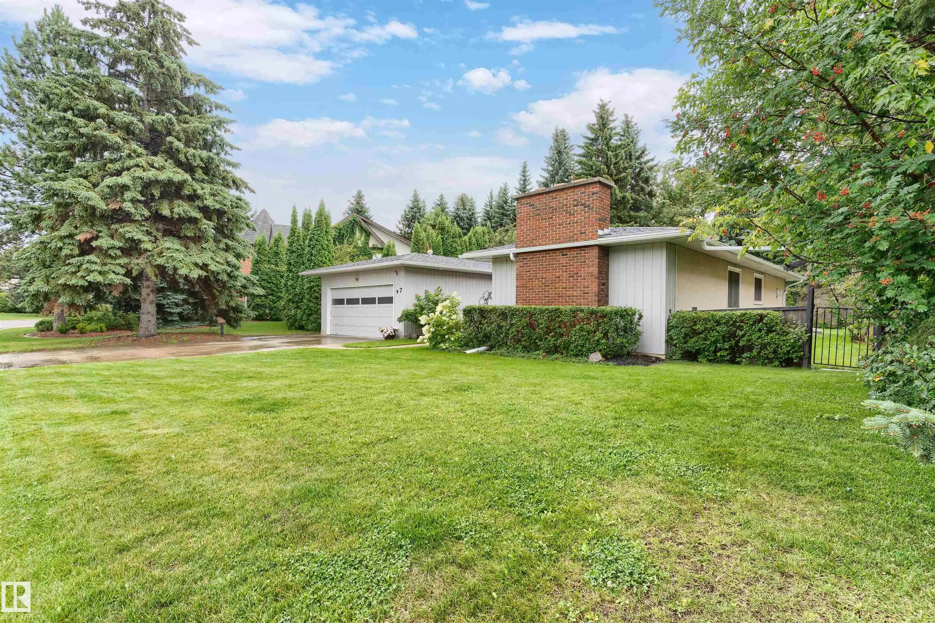 7 QUESNELL Crescent