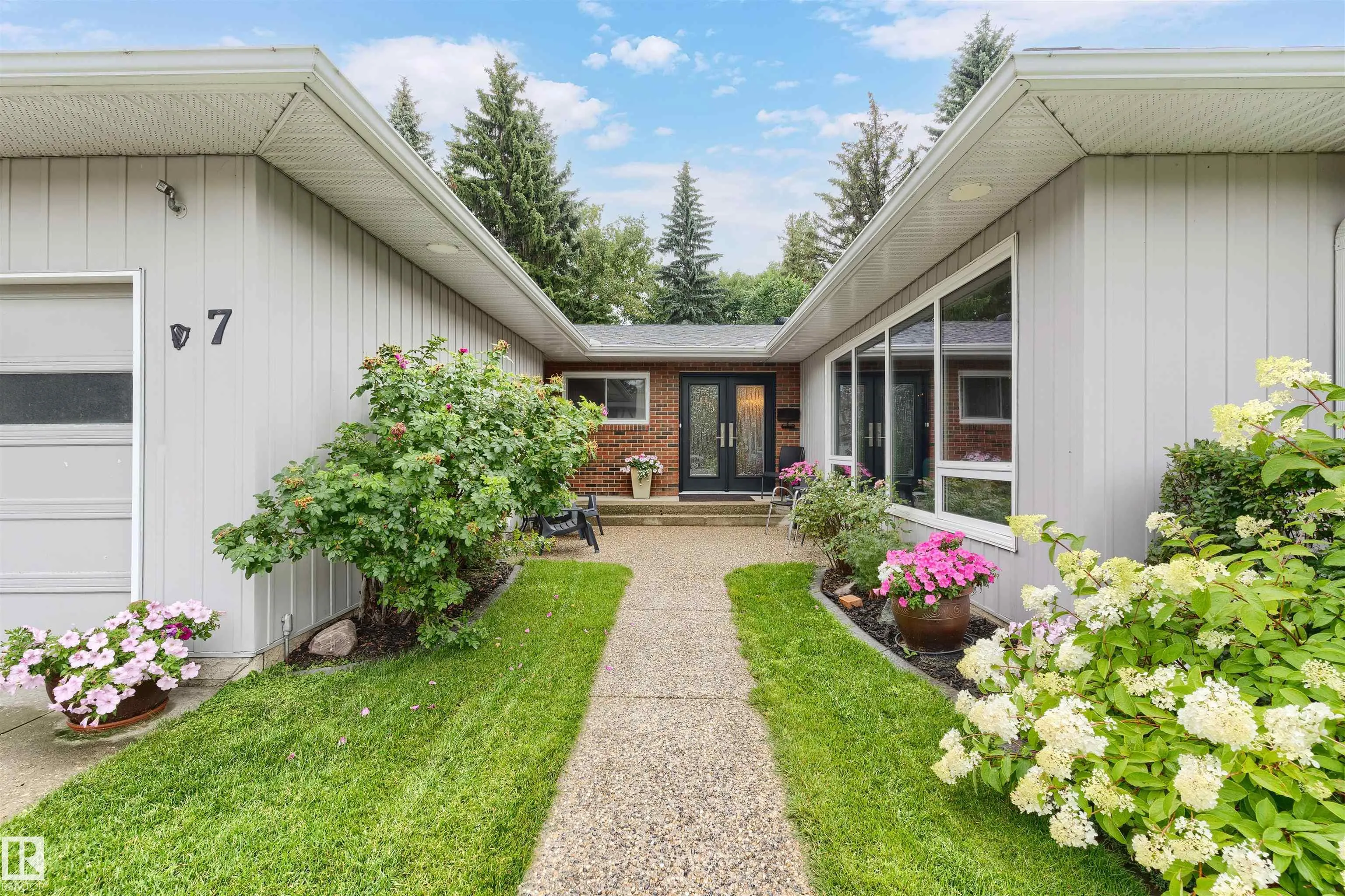 7 QUESNELL Crescent