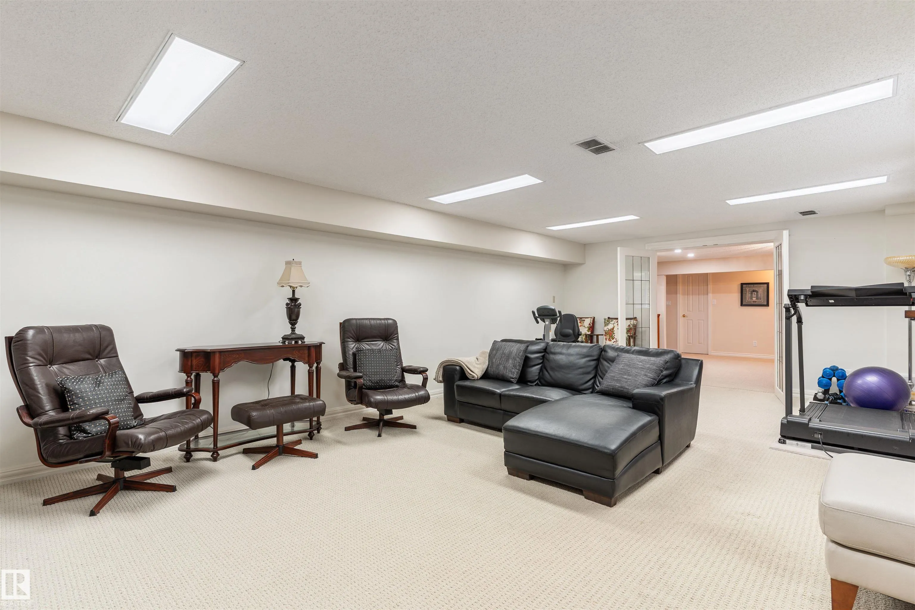 7 QUESNELL Crescent
