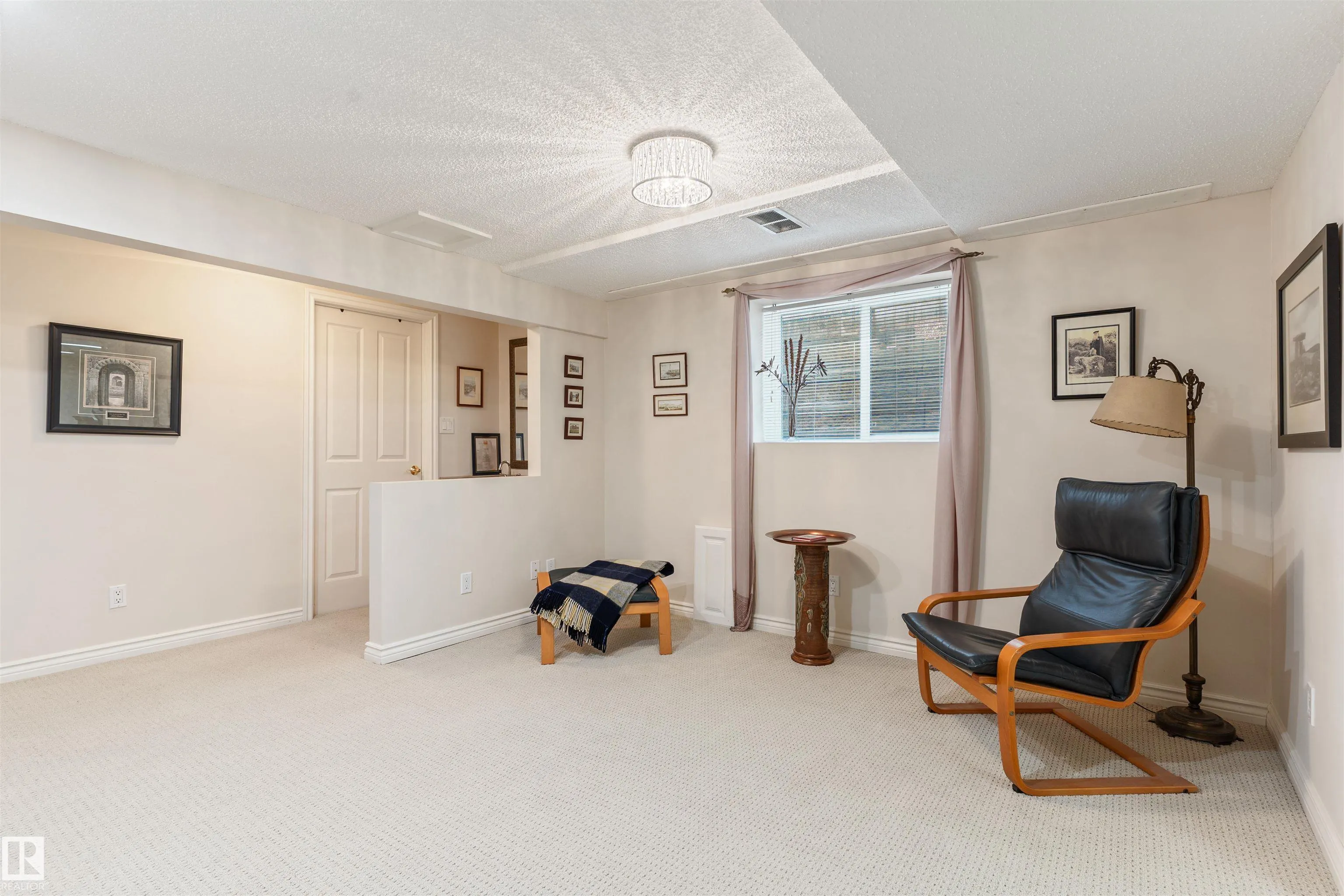 7 QUESNELL Crescent