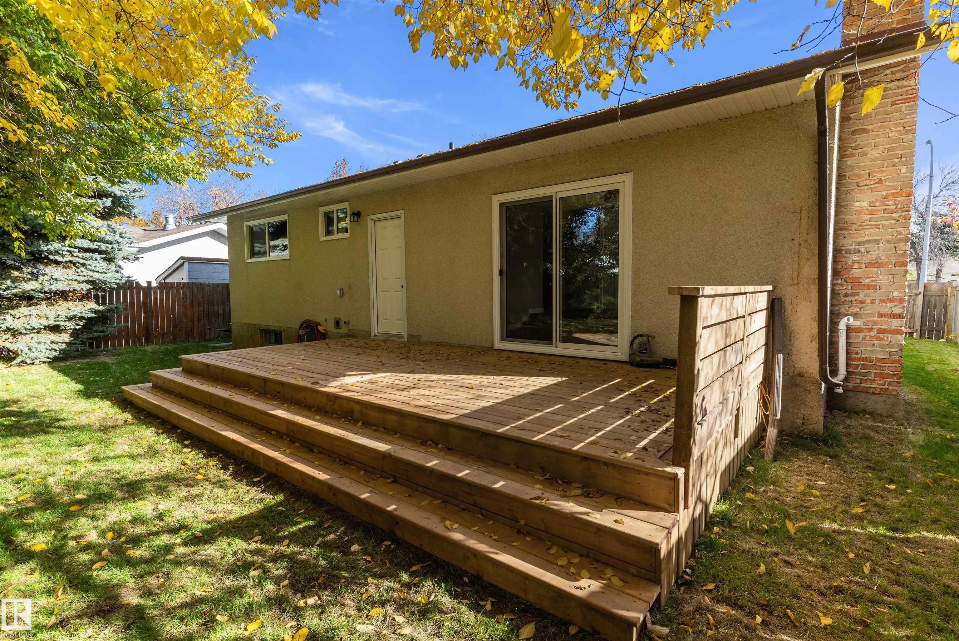 1 LARSON Avenue