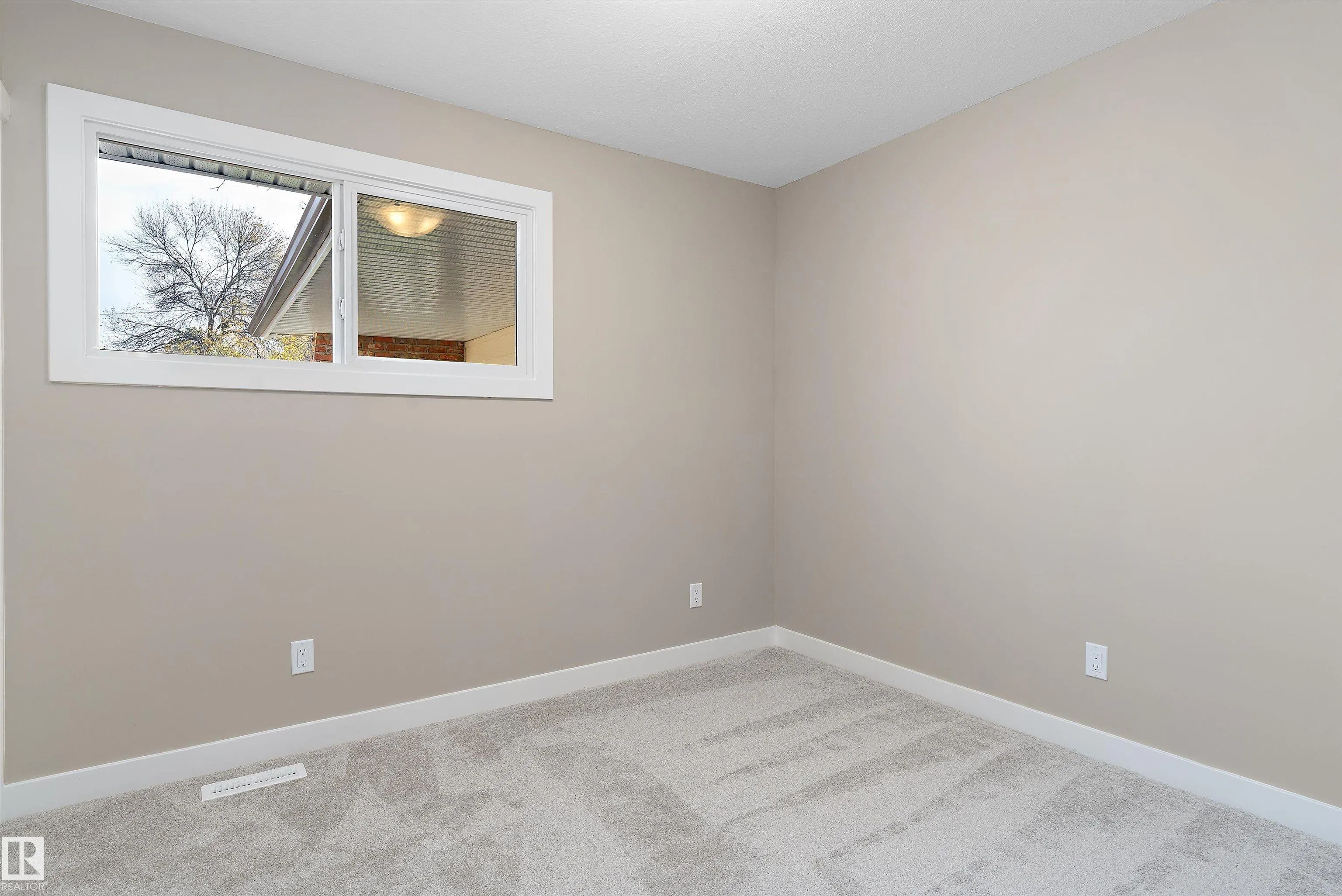 1 LARSON Avenue