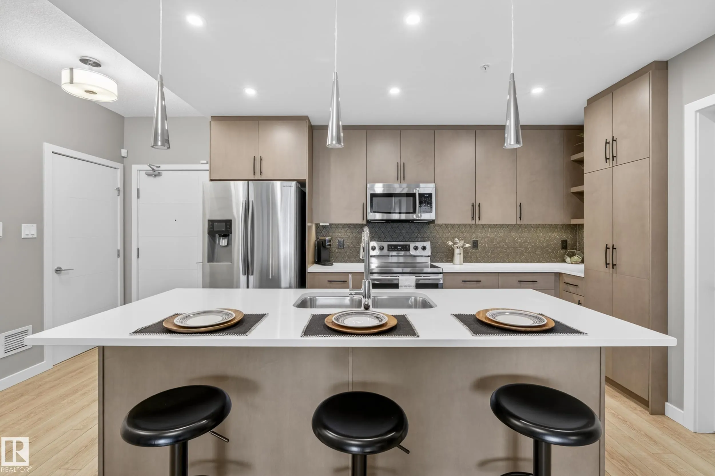 1154 ADAMSON Drive
