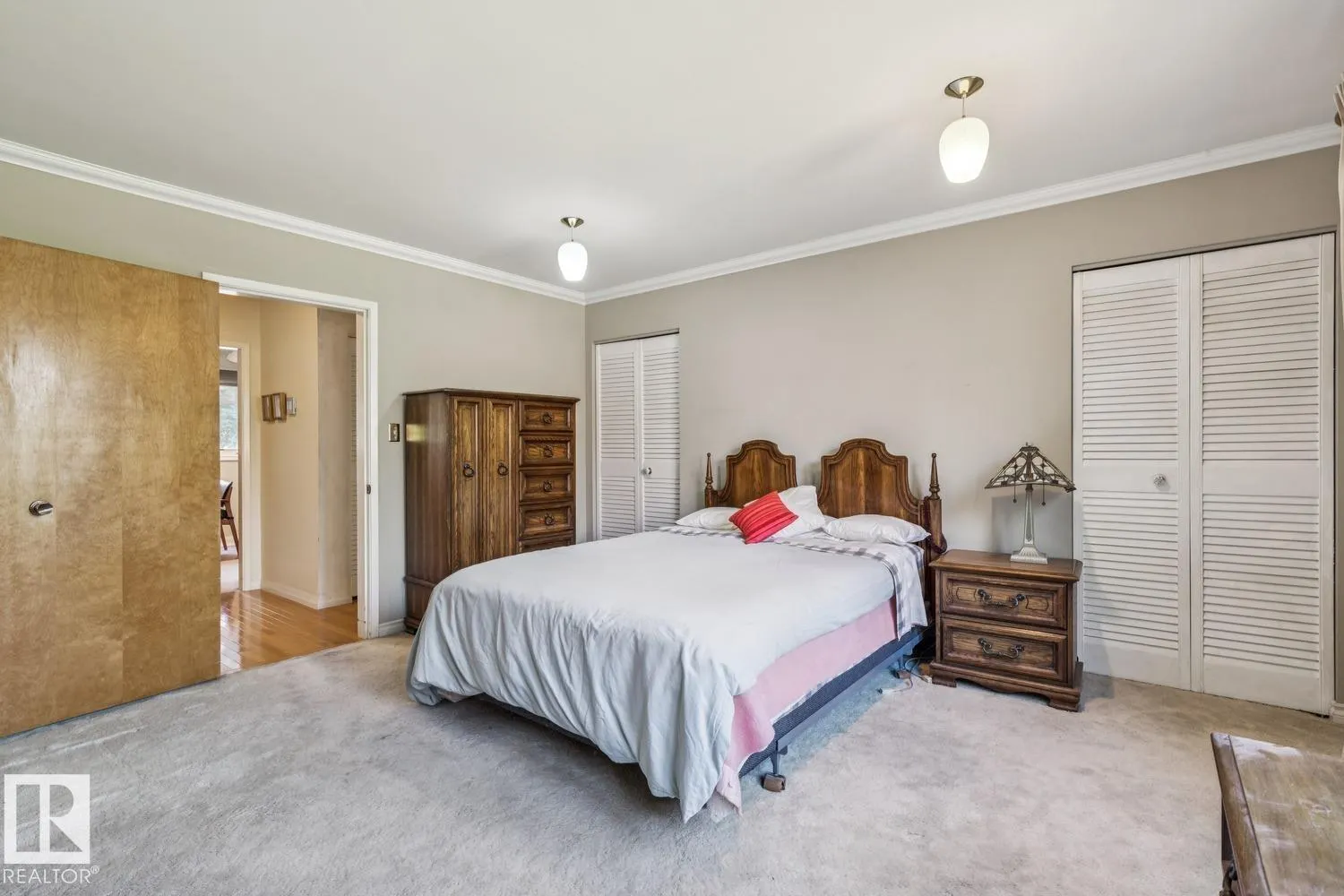 60 QUESNELL Crescent