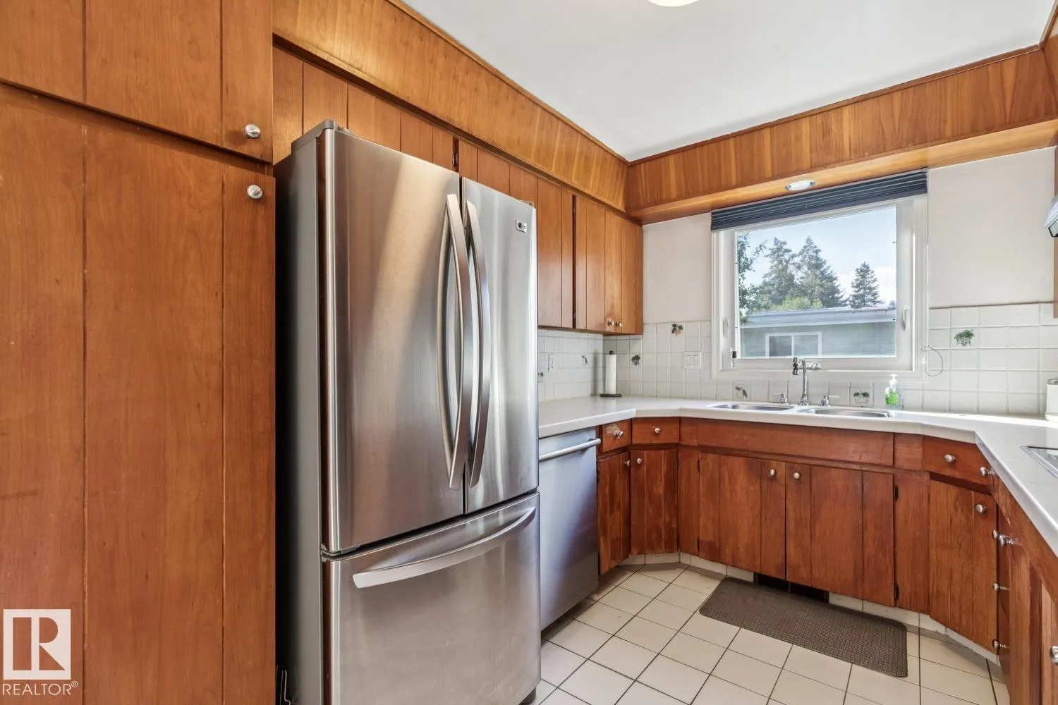 60 QUESNELL Crescent