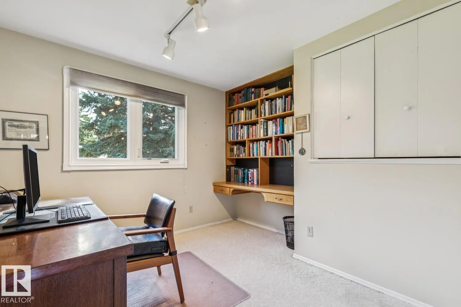 60 QUESNELL Crescent