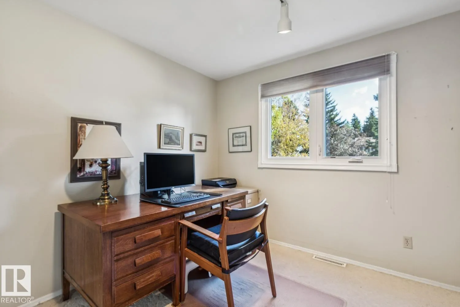 60 QUESNELL Crescent