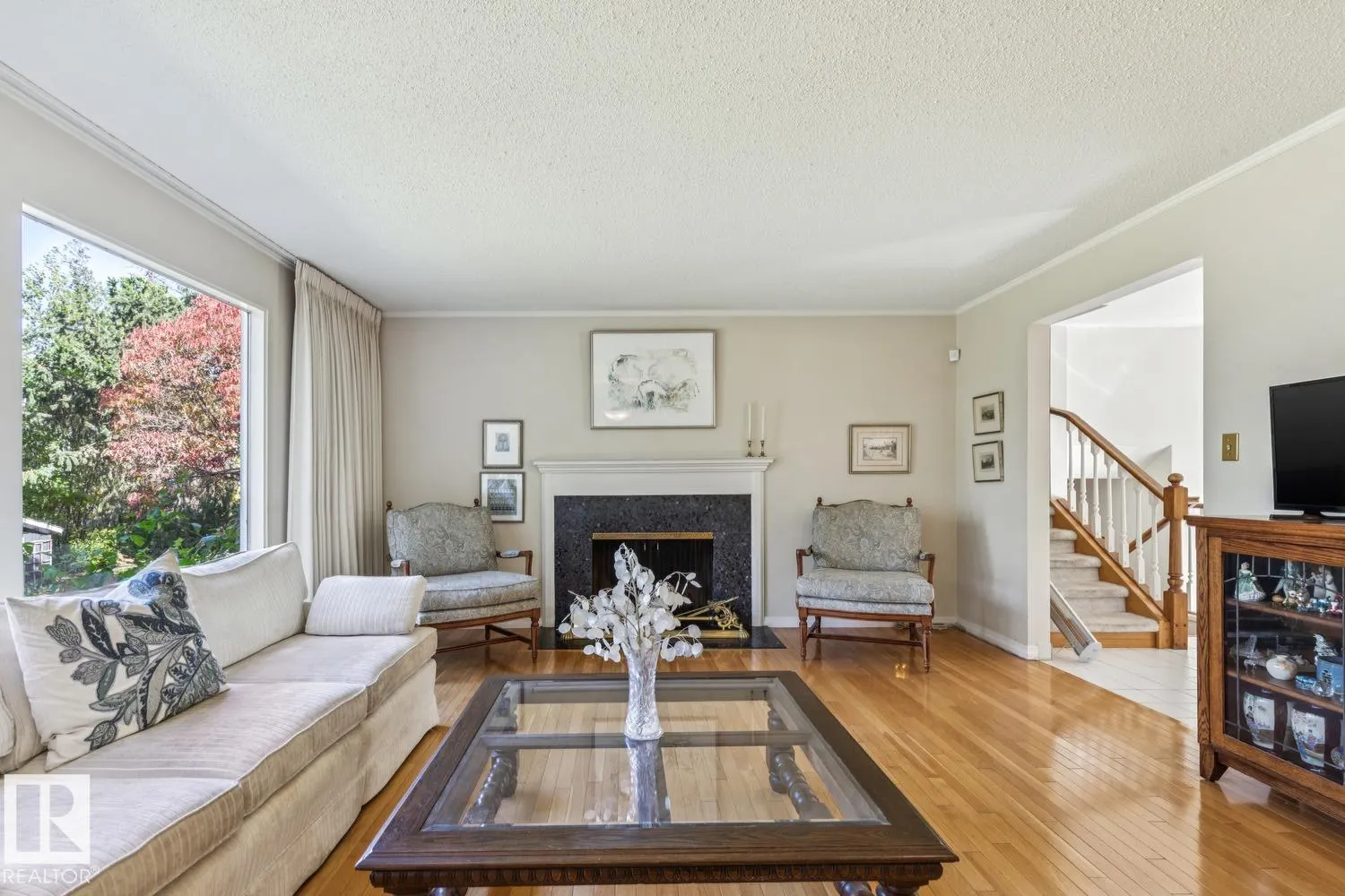 60 QUESNELL Crescent