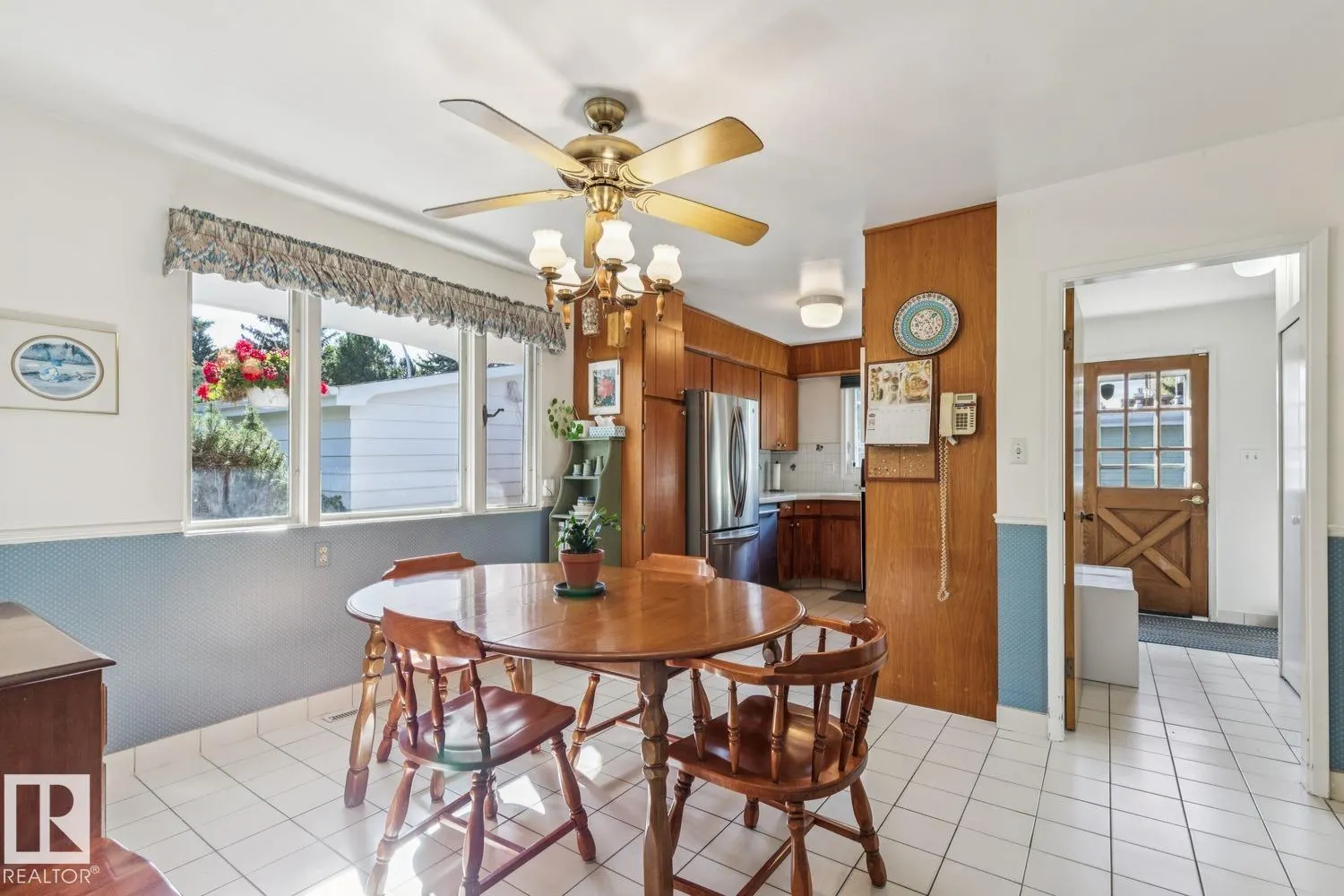 60 QUESNELL Crescent