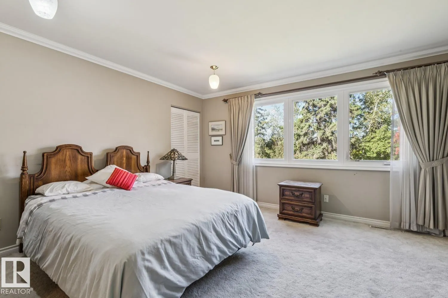 60 QUESNELL Crescent