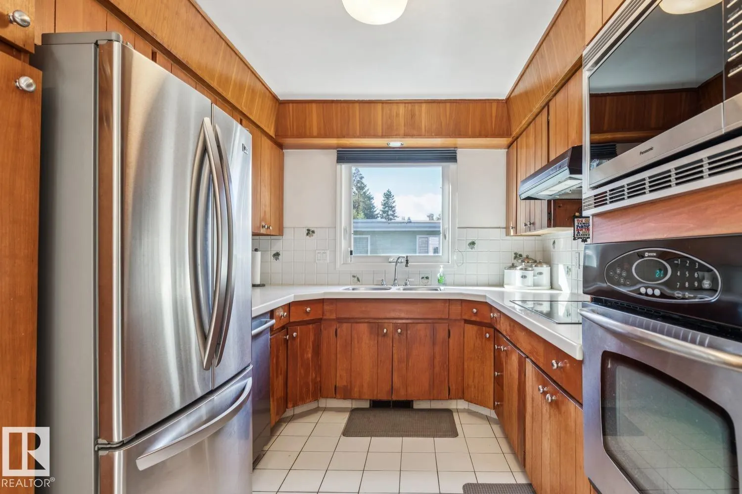 60 QUESNELL Crescent