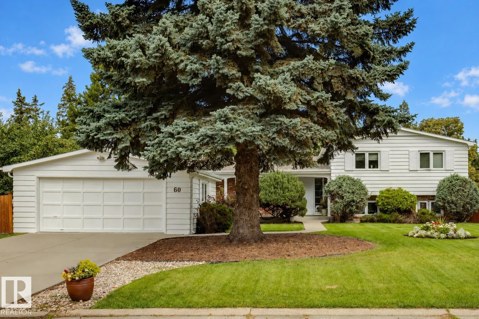 60 QUESNELL Crescent