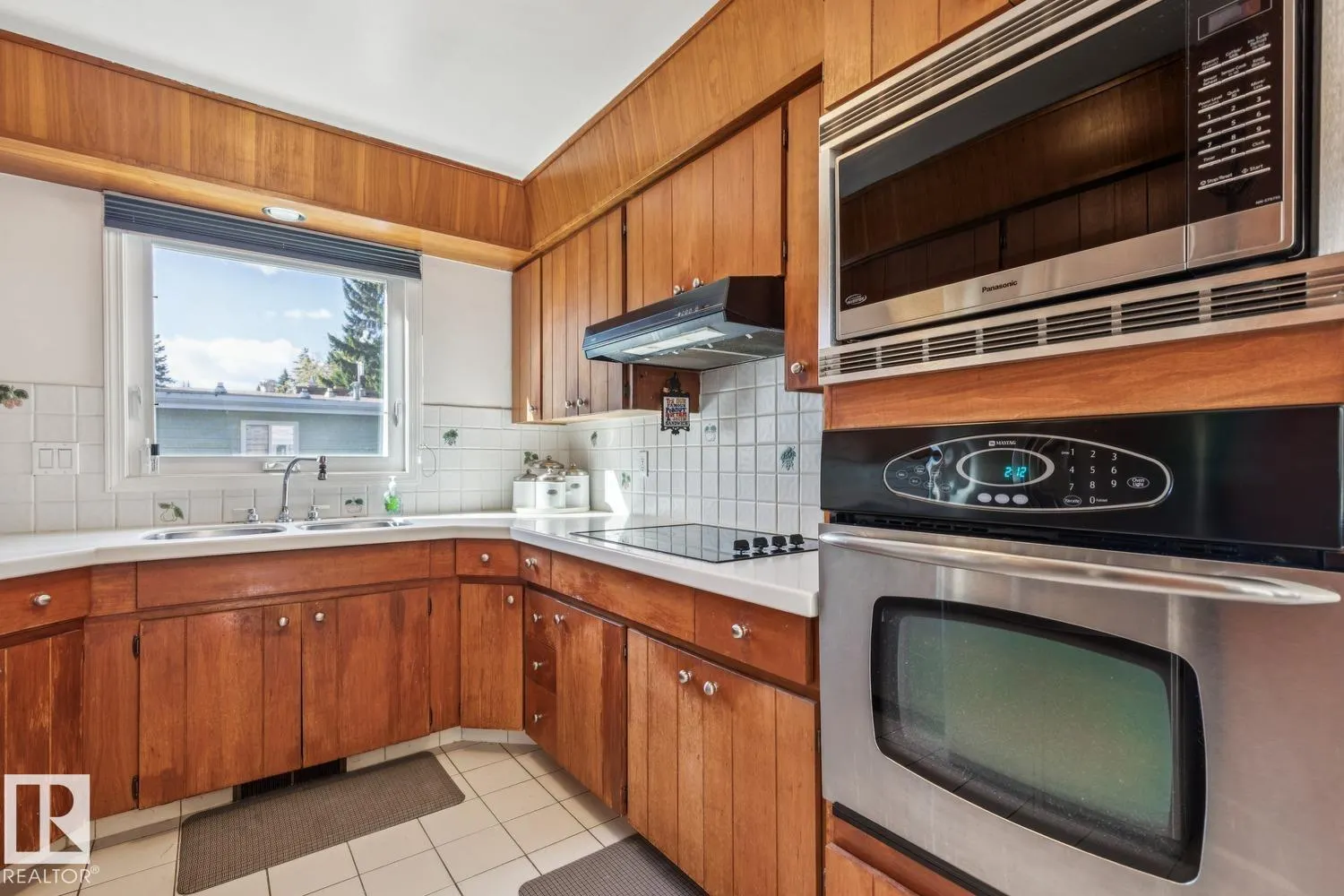 60 QUESNELL Crescent