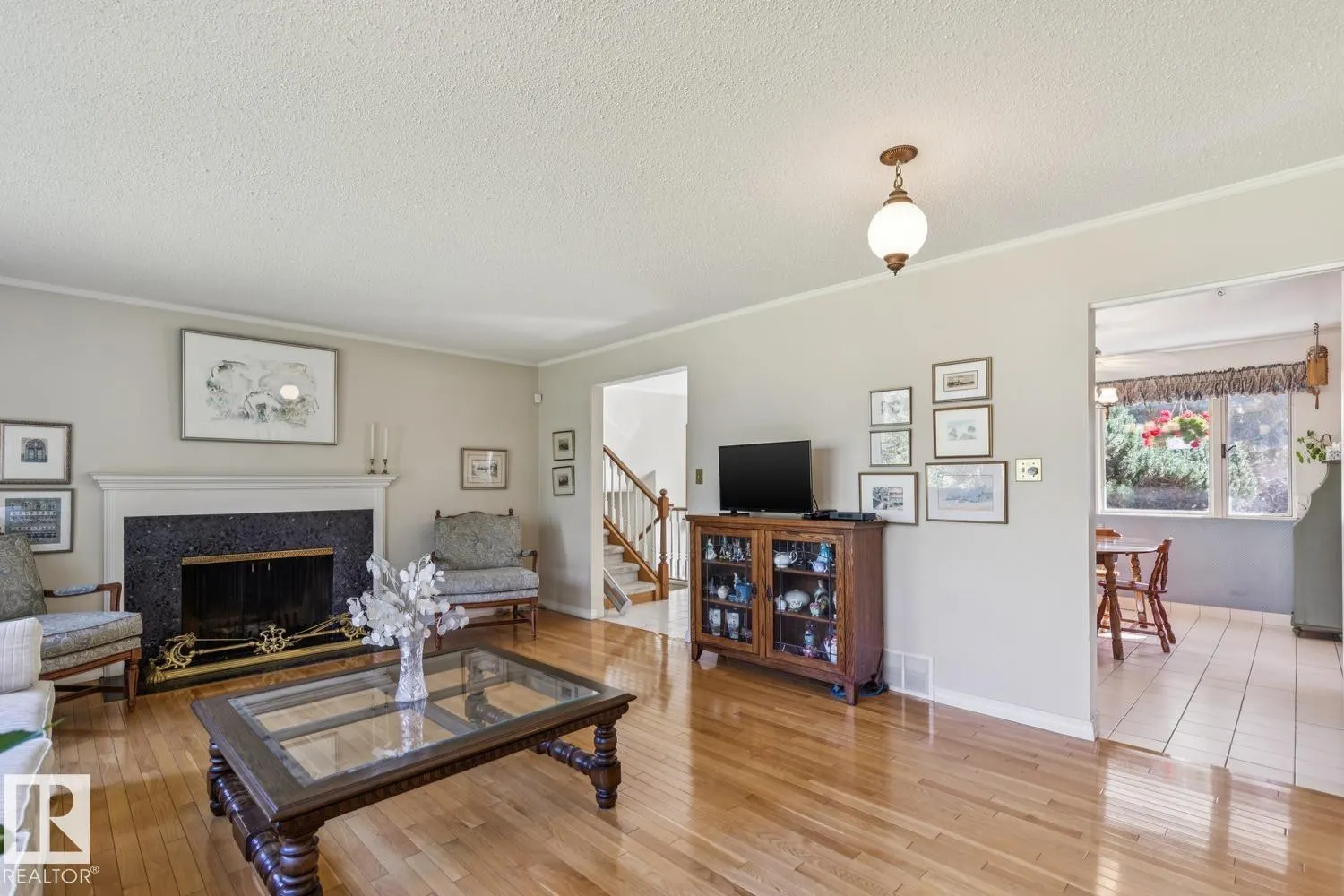 60 QUESNELL Crescent
