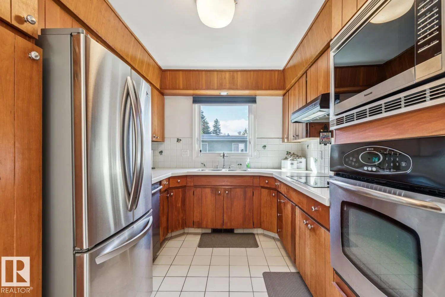 60 QUESNELL Crescent