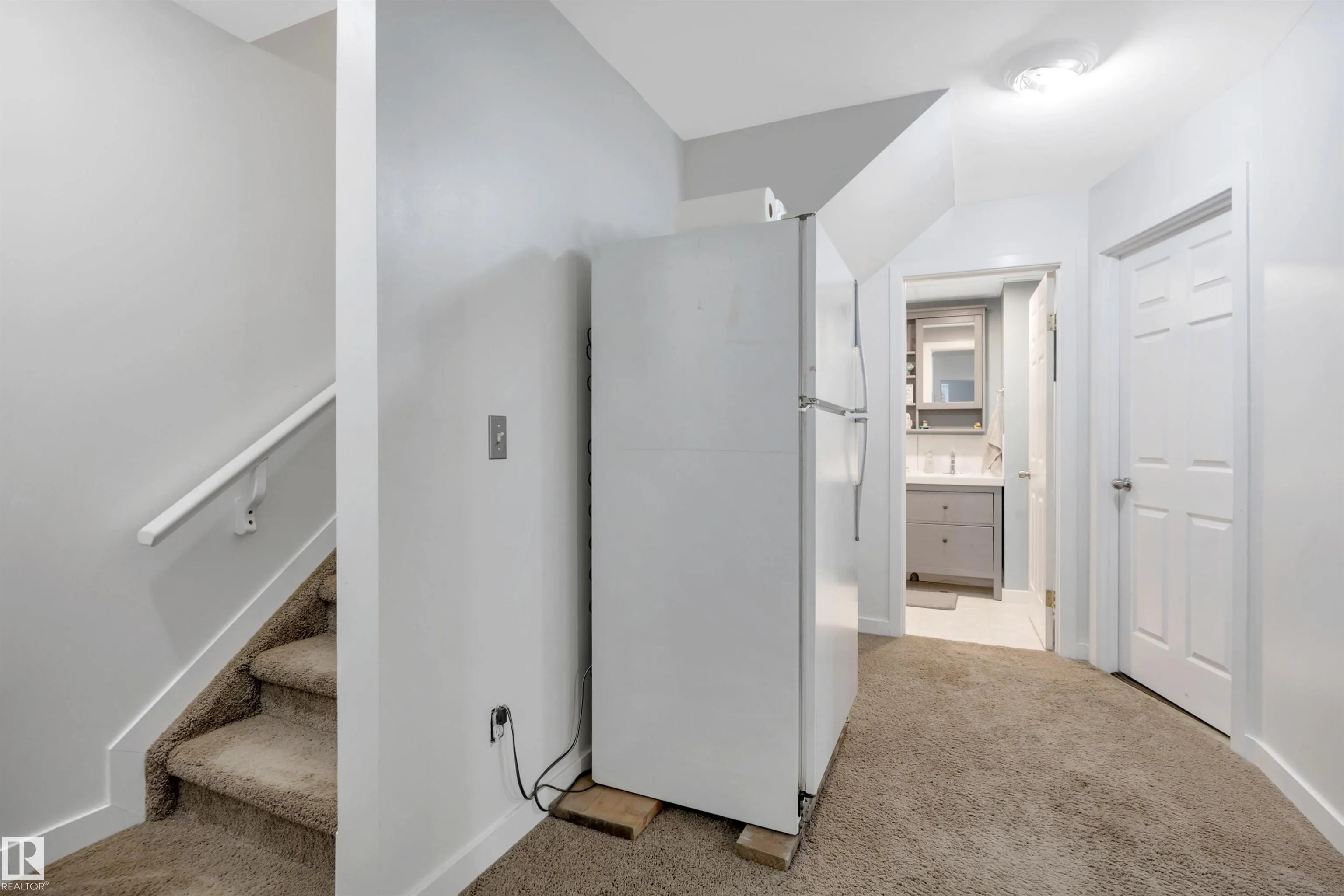 32 MOBERG Road