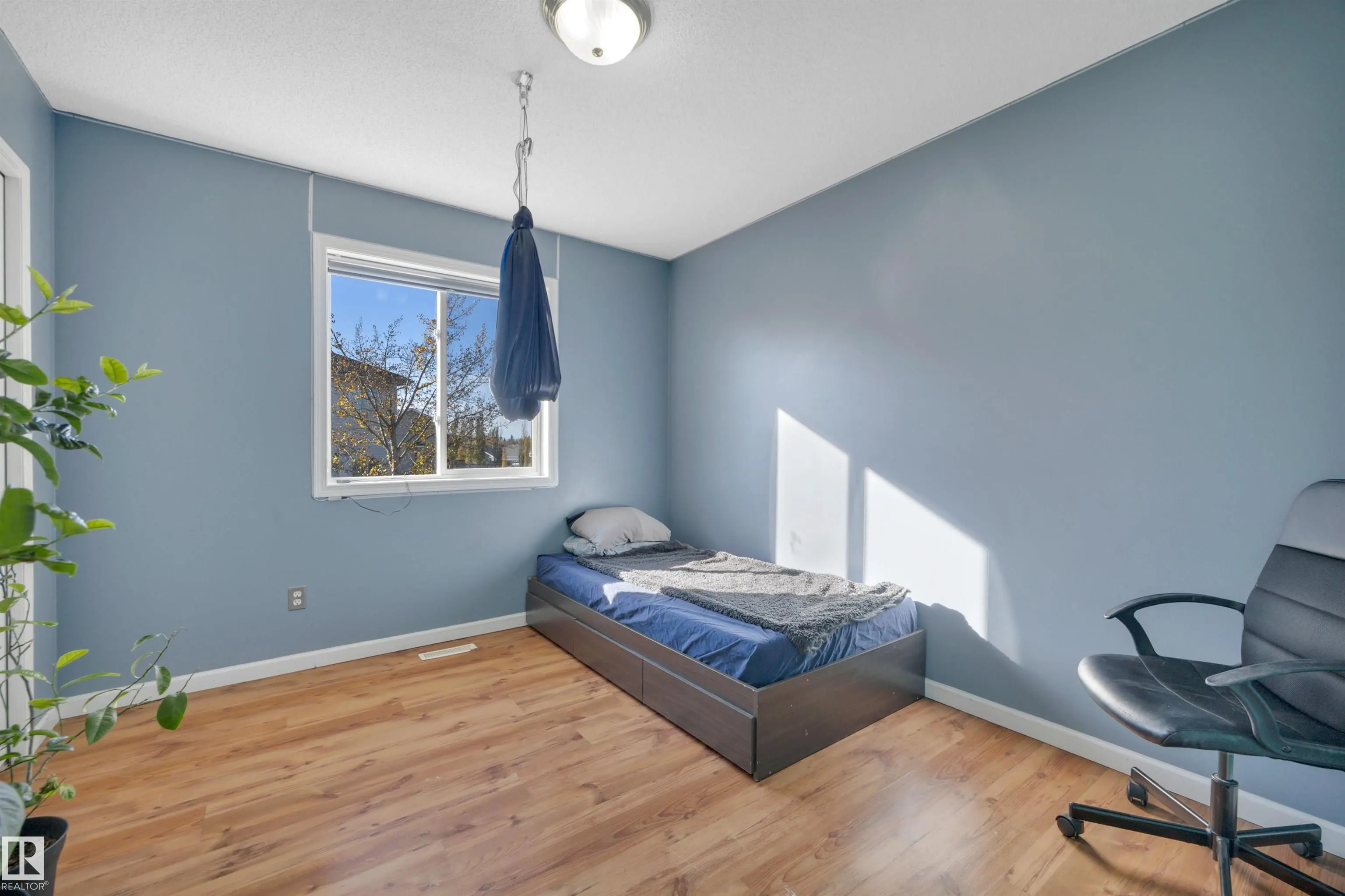 32 MOBERG Road