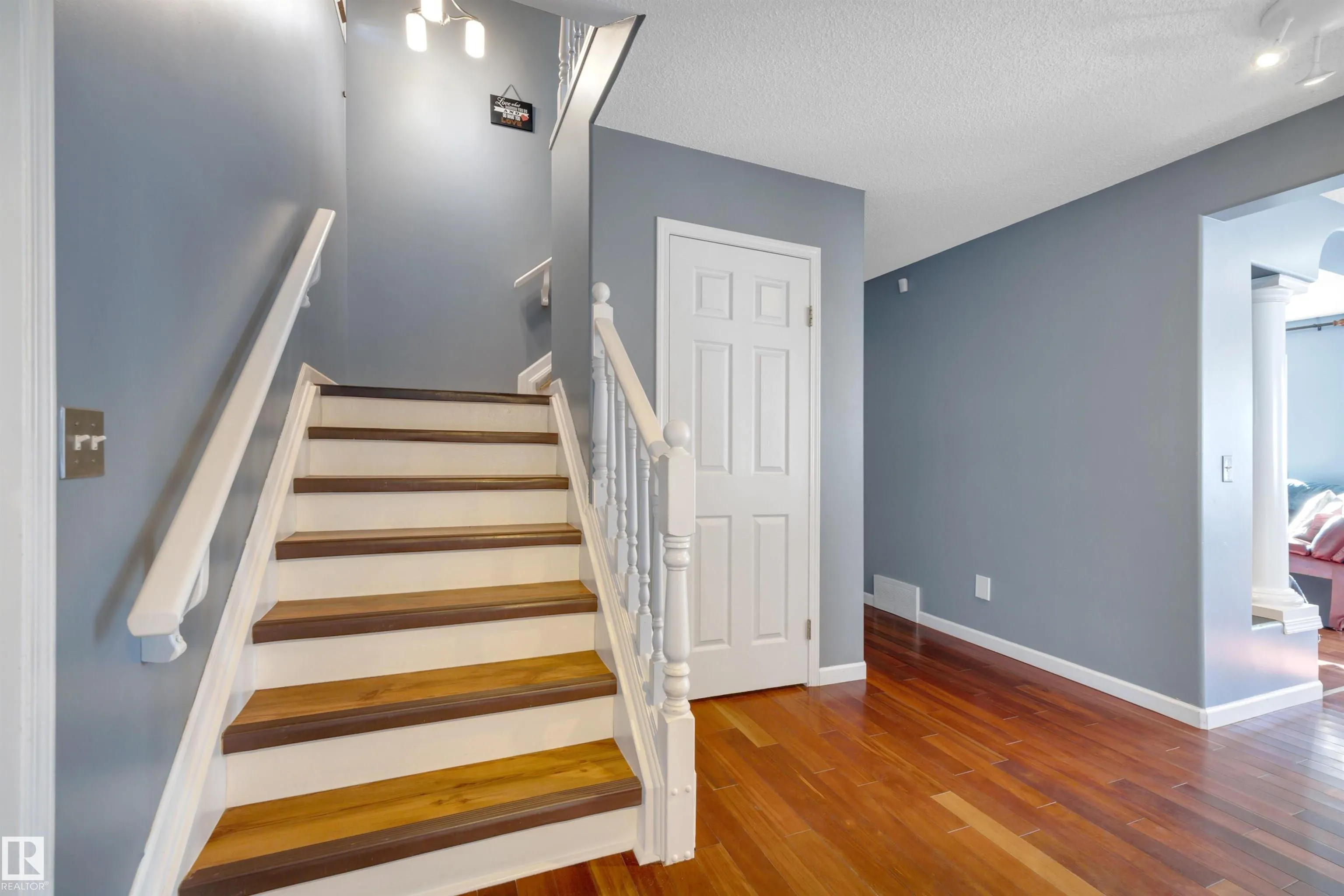 32 MOBERG Road