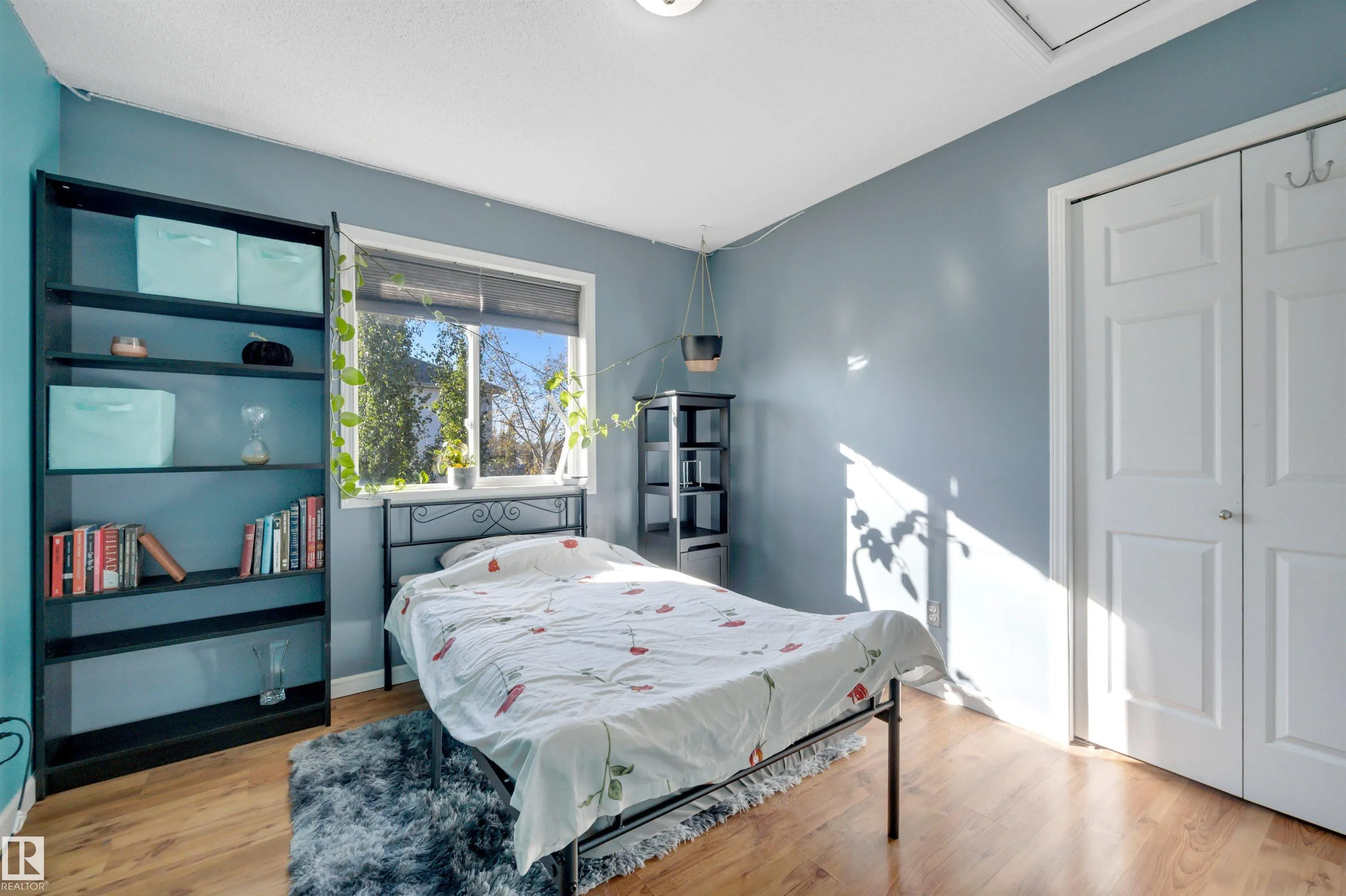 32 MOBERG Road