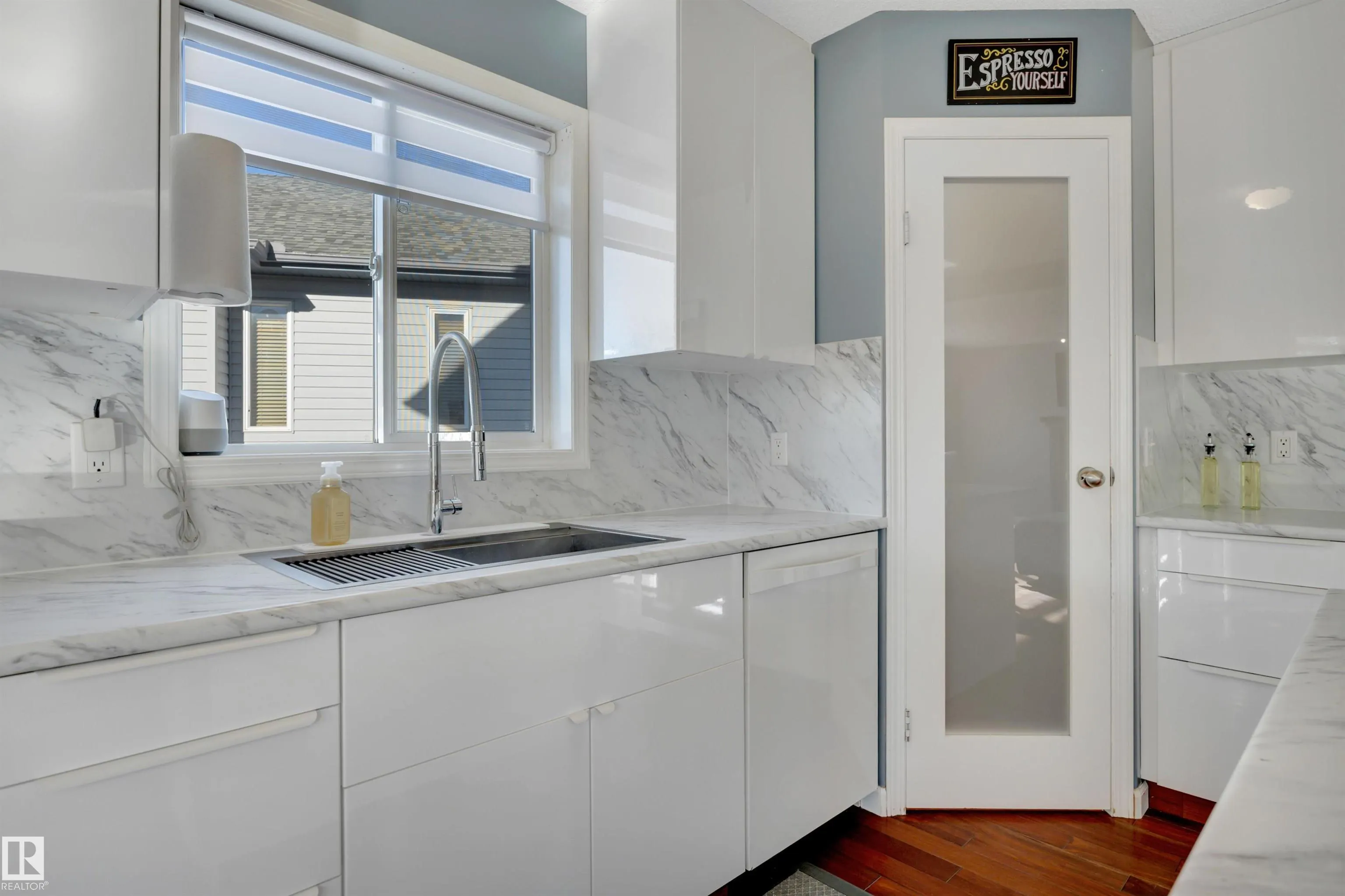 32 MOBERG Road