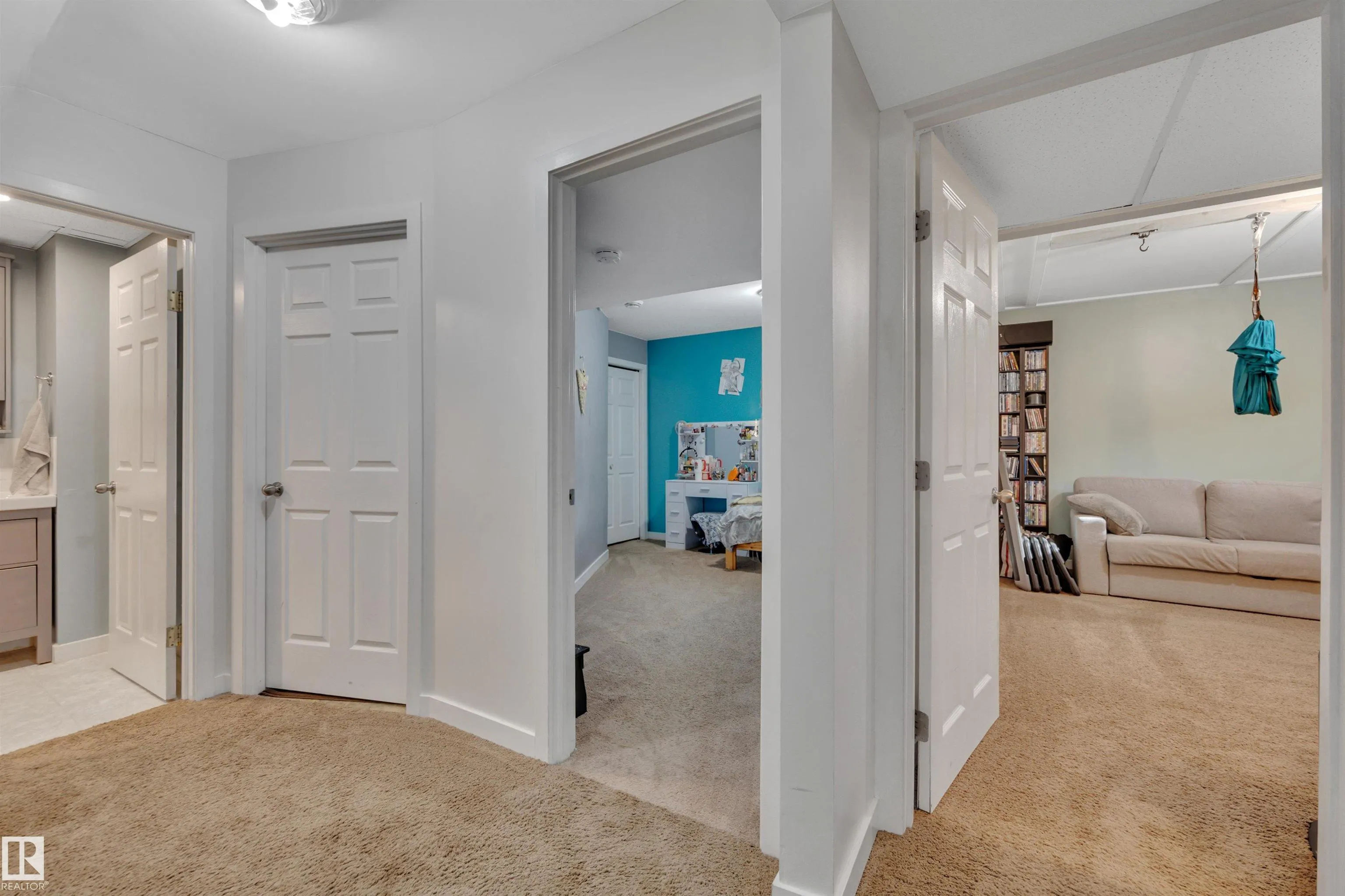 32 MOBERG Road