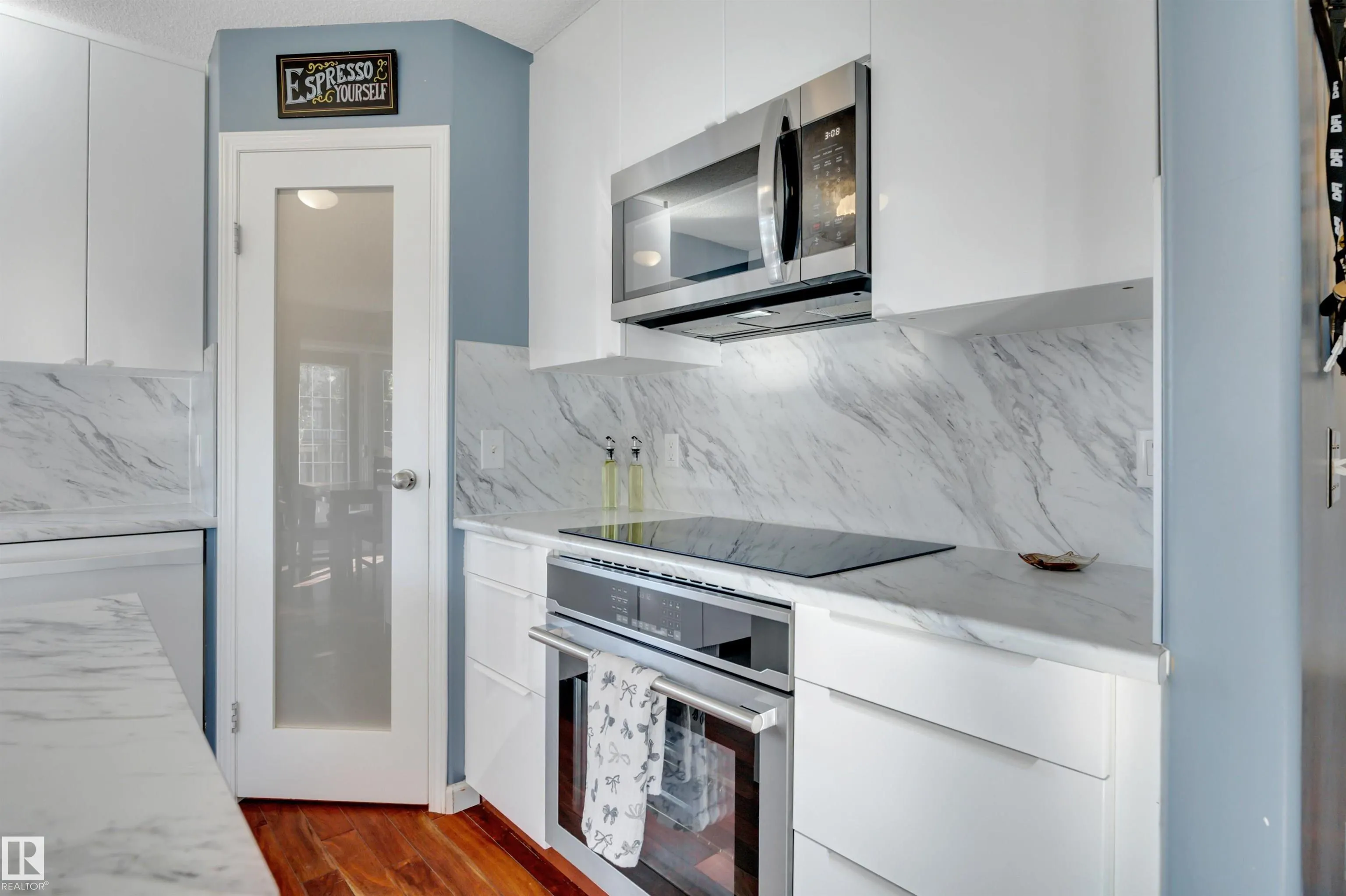32 MOBERG Road