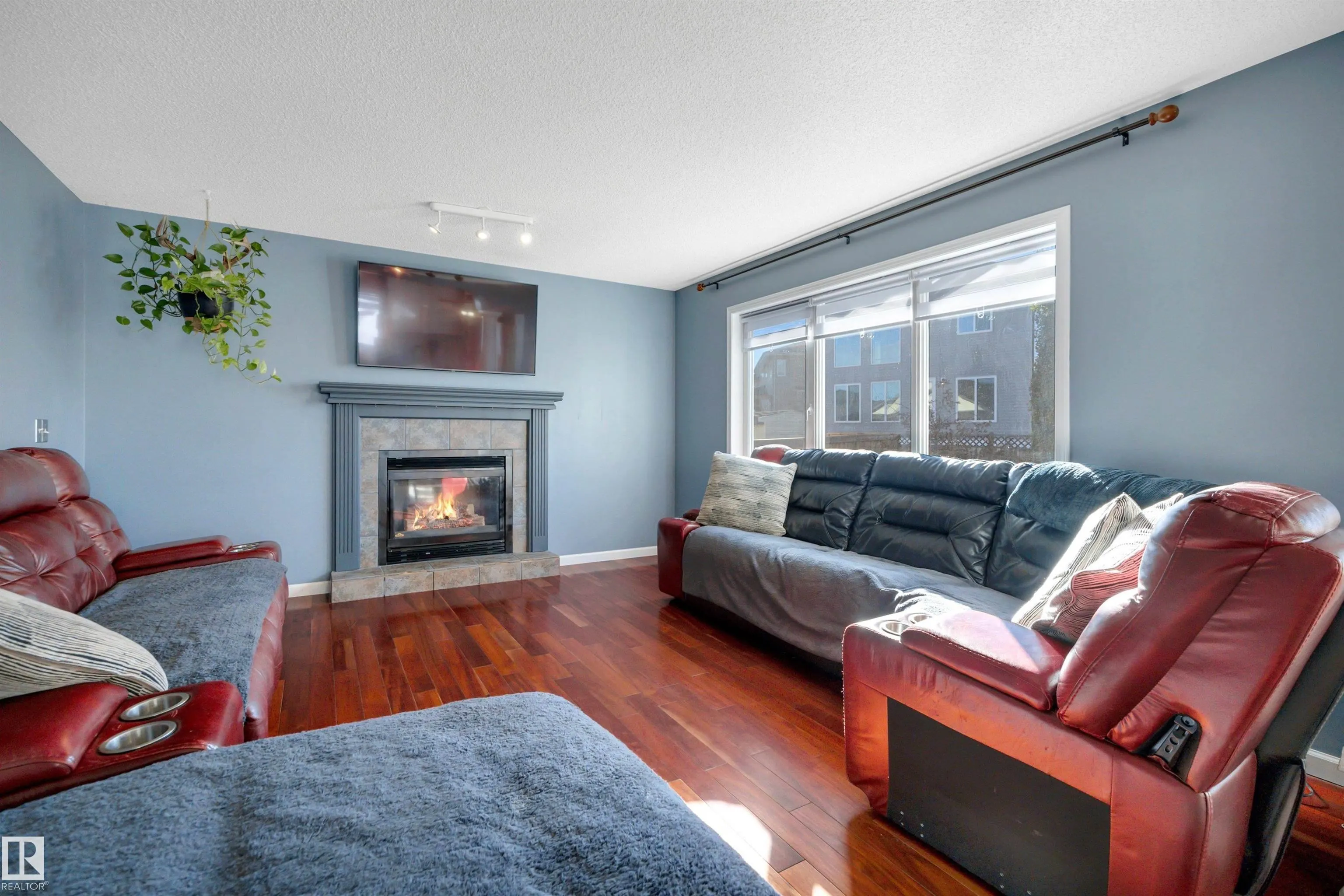 32 MOBERG Road