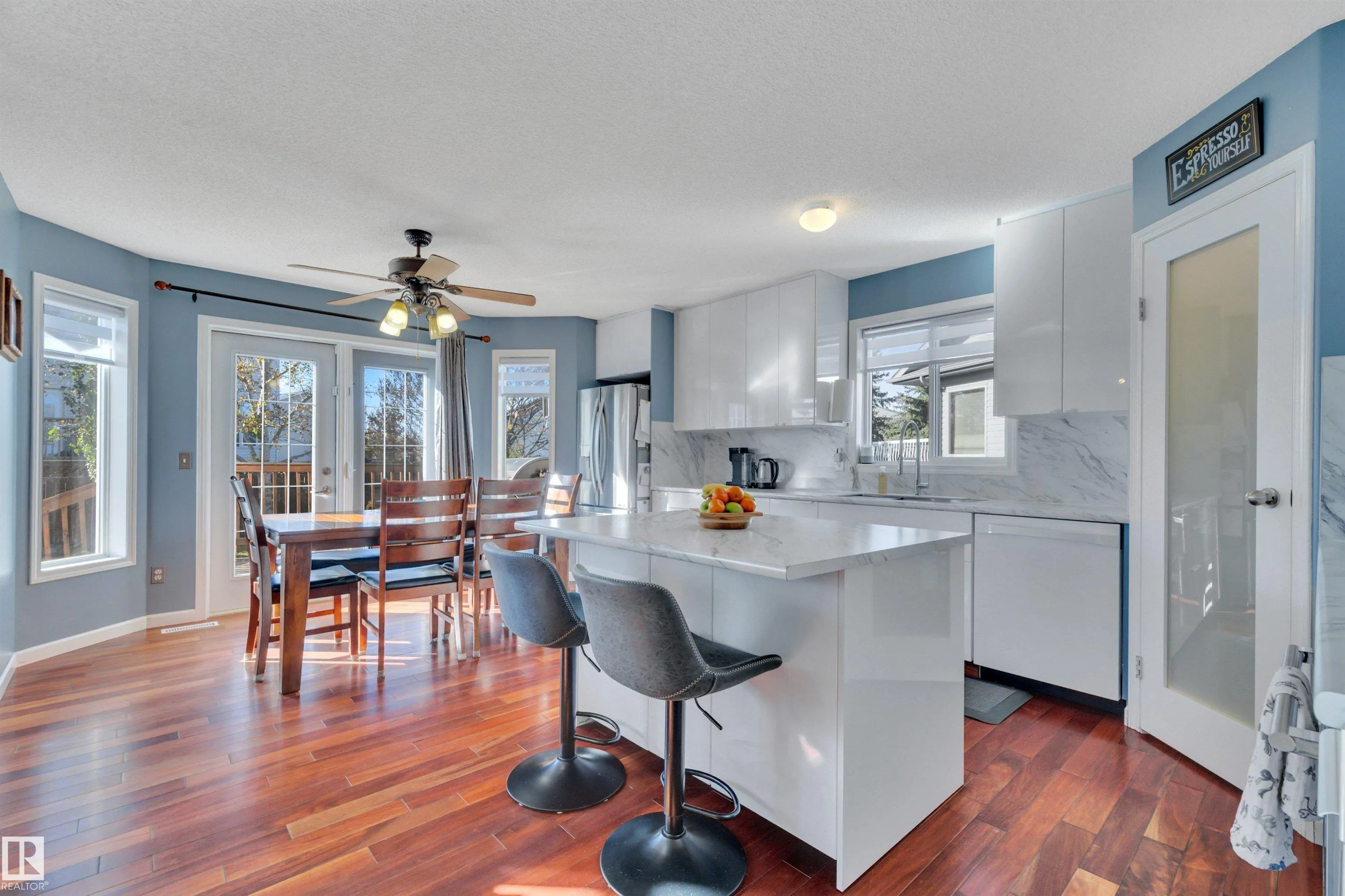 32 MOBERG Road