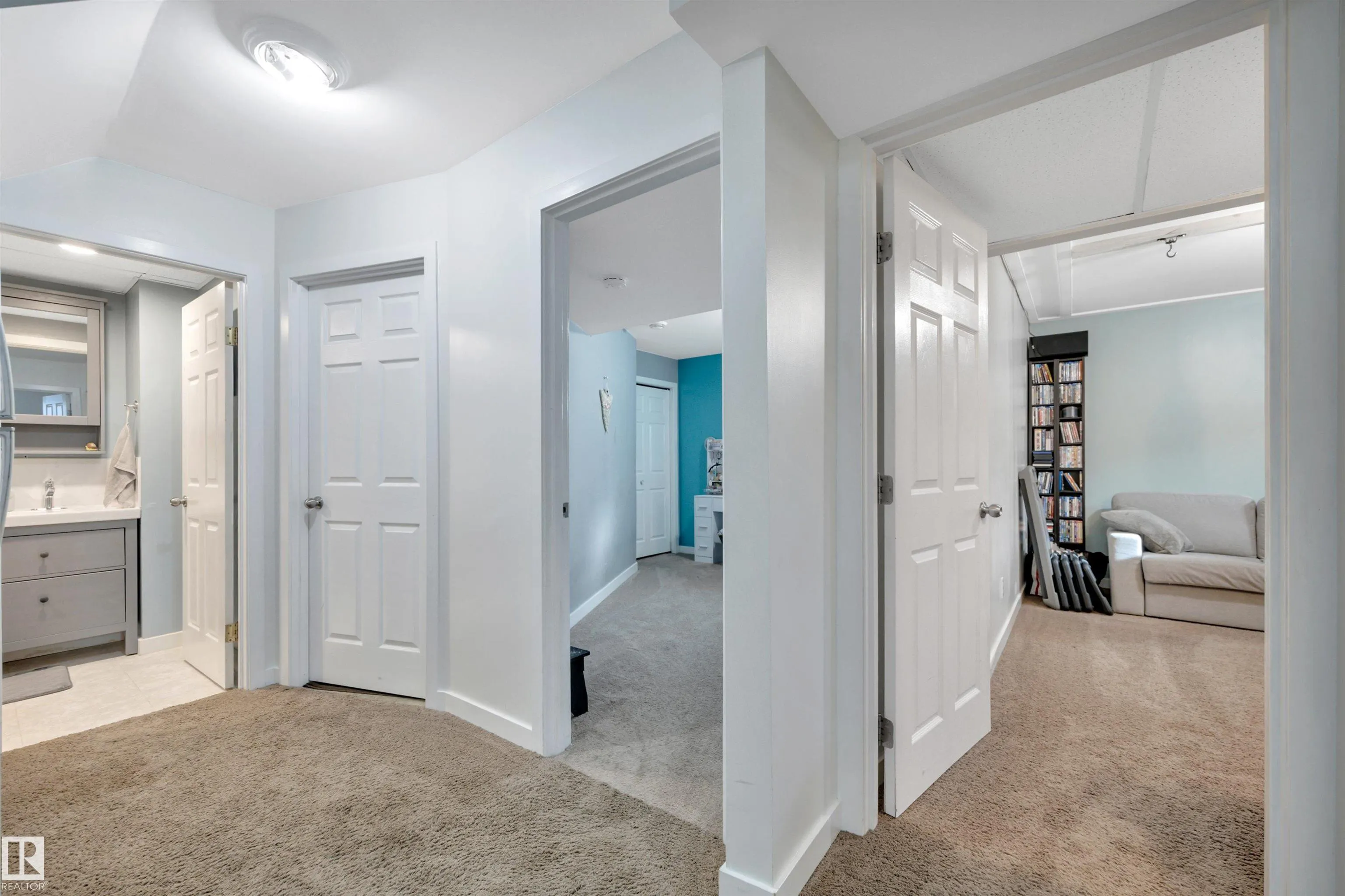 32 MOBERG Road