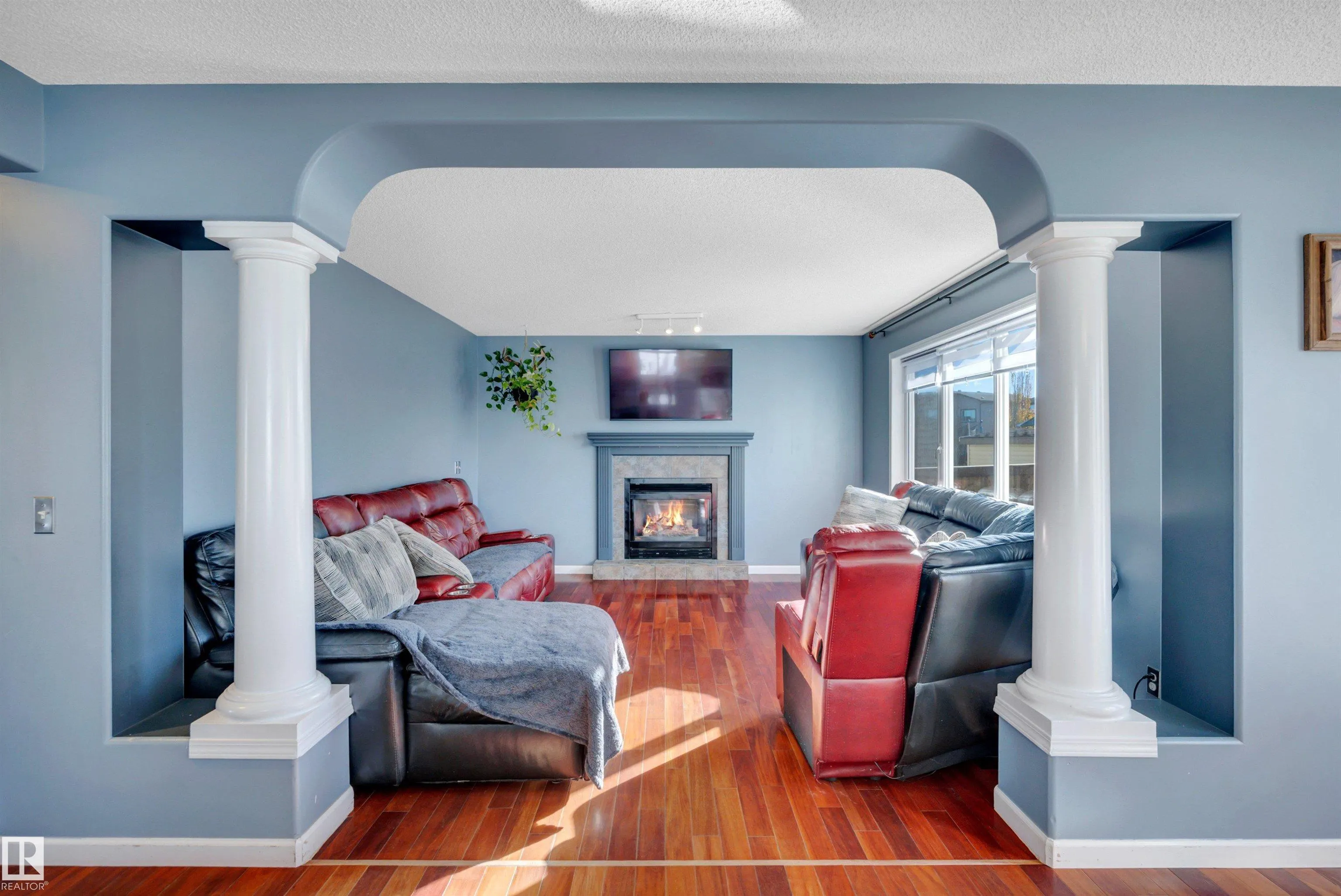 32 MOBERG Road