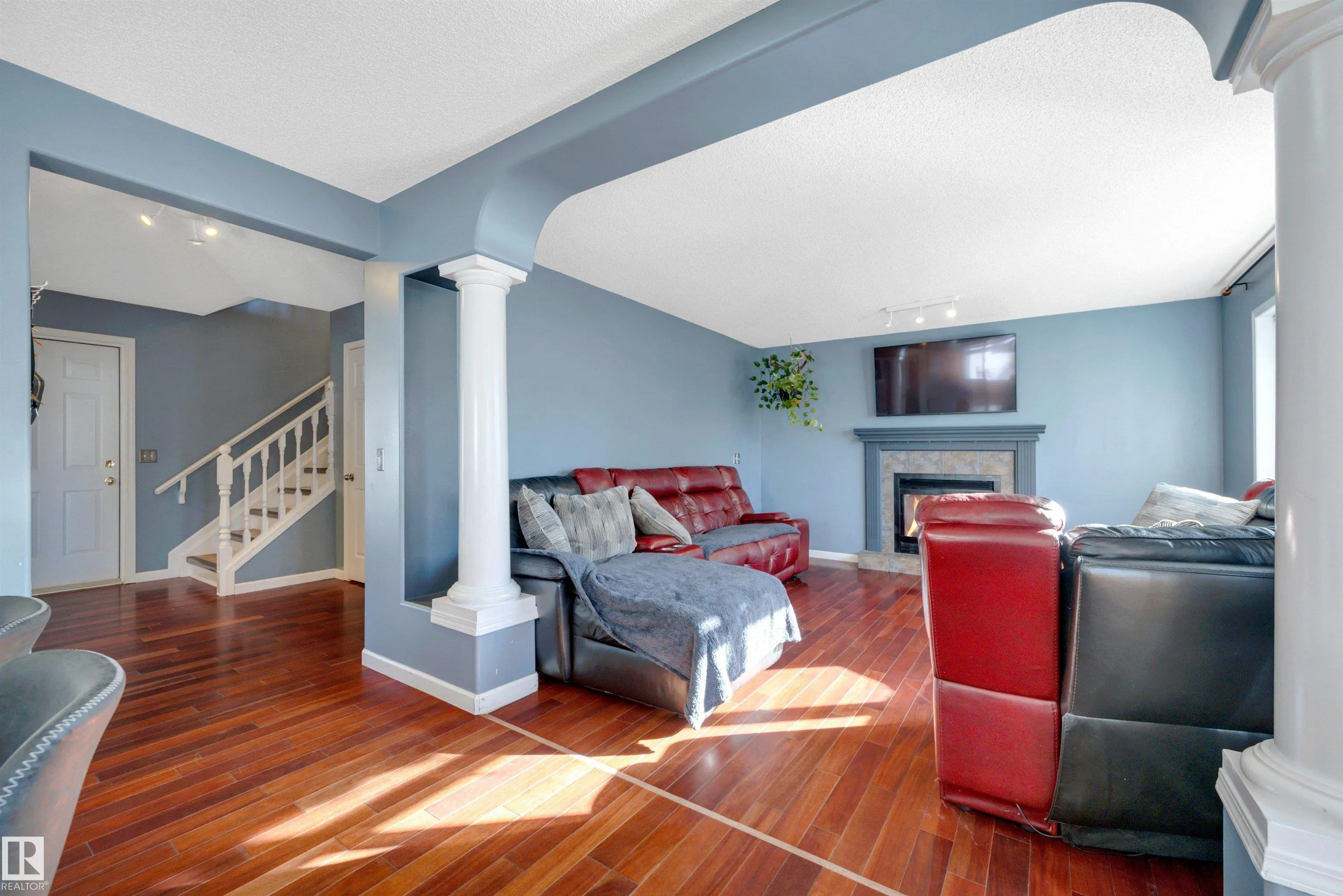 32 MOBERG Road