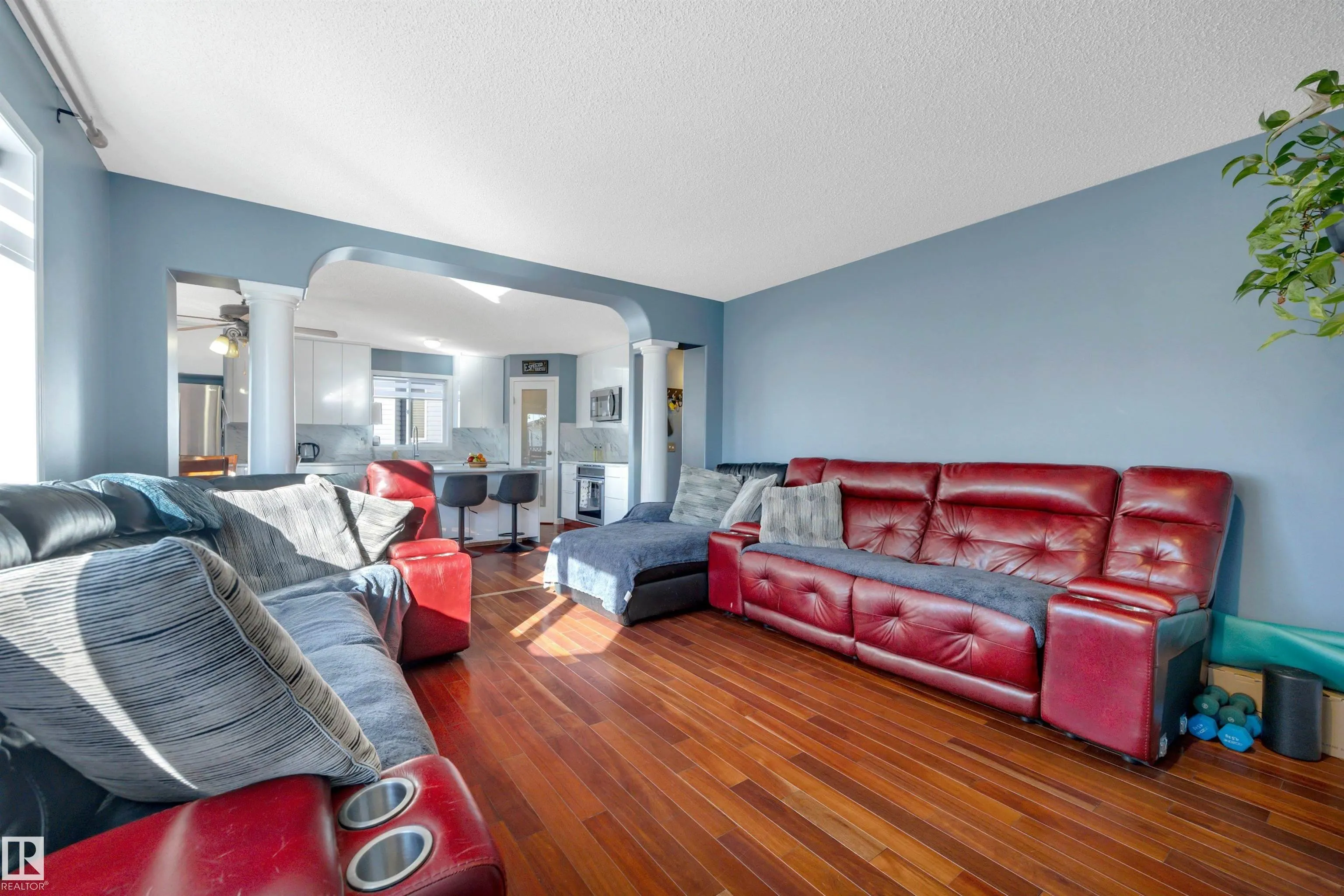 32 MOBERG Road